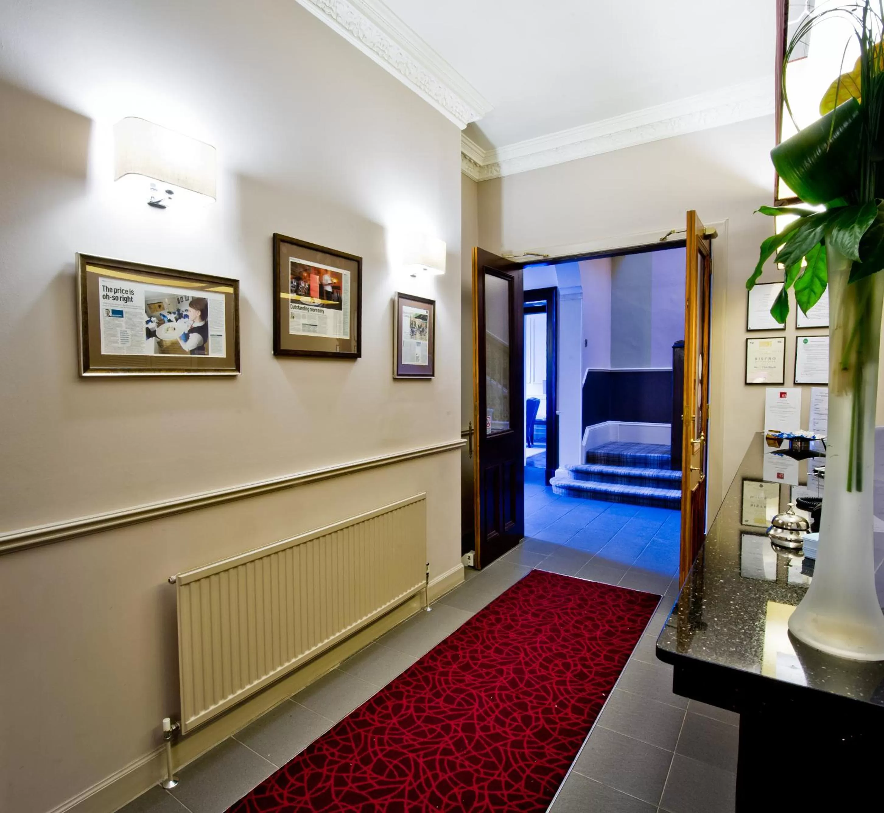 Lobby or reception, Bed in The Parklands Hotel