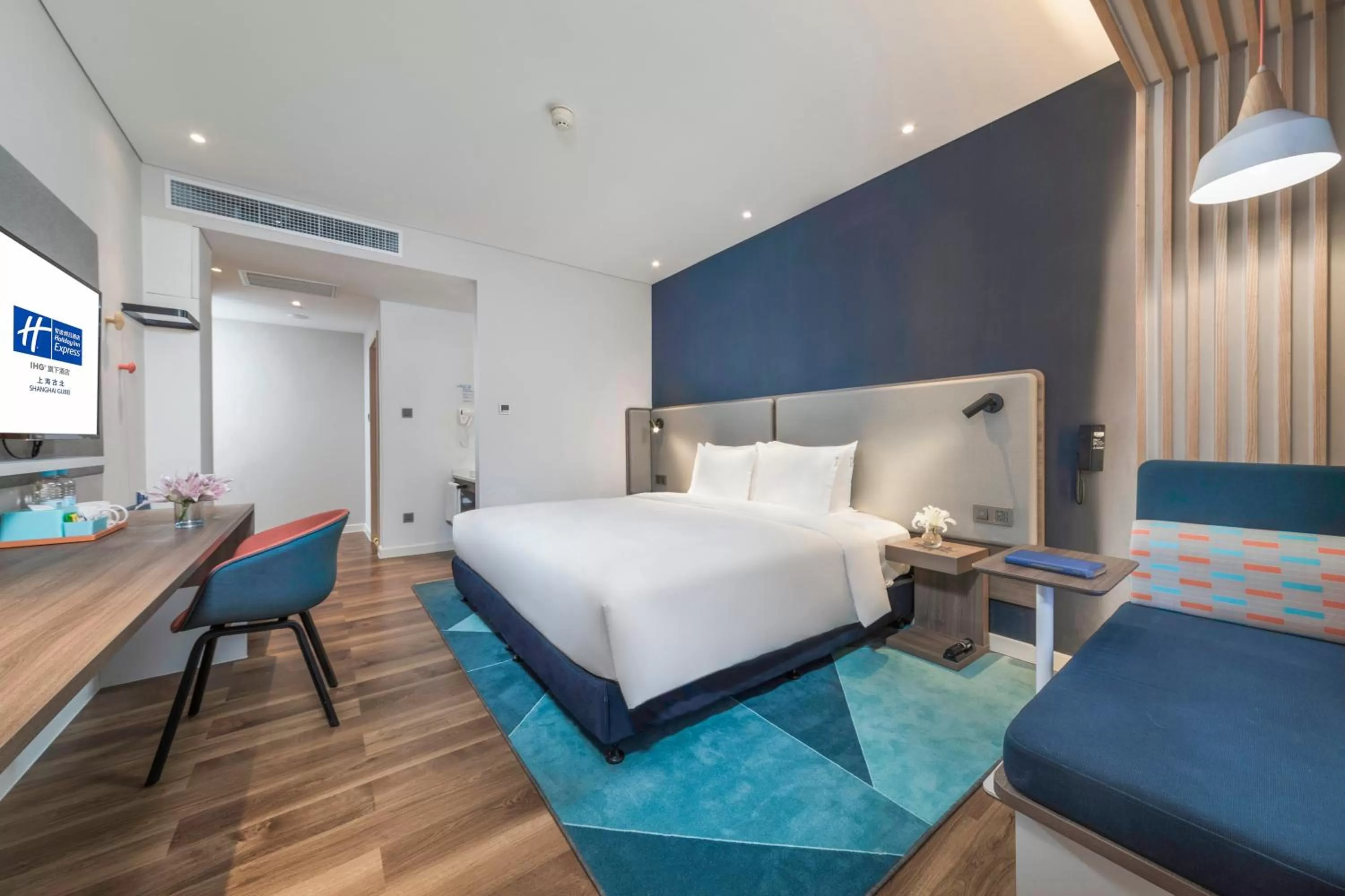 Bed in Holiday Inn Express Shanghai Gubei by IHG