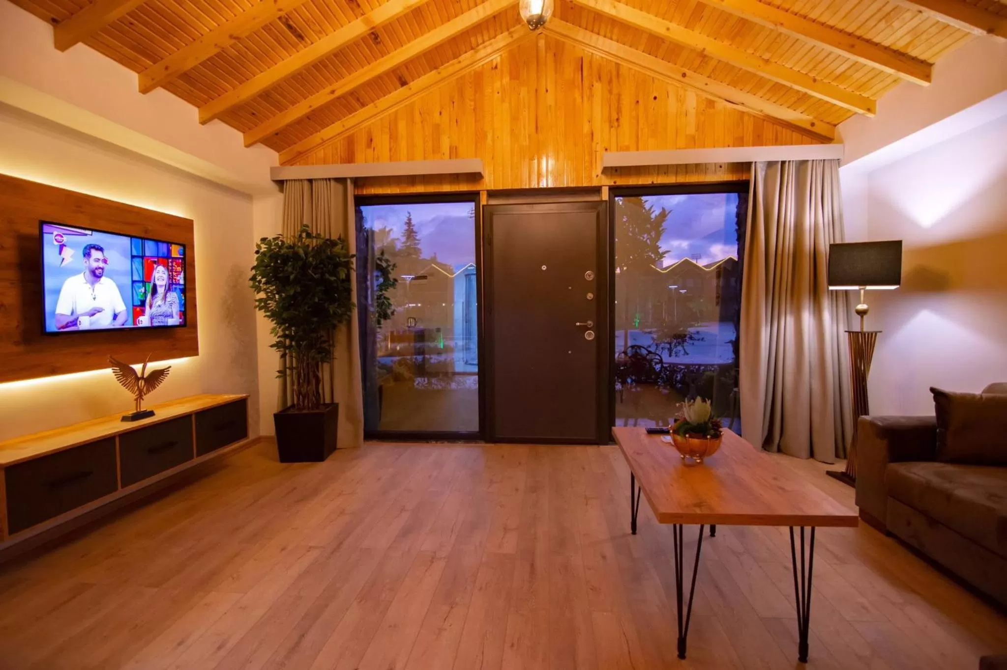 Communal lounge/ TV room, TV/Entertainment Center in Sandal Otel