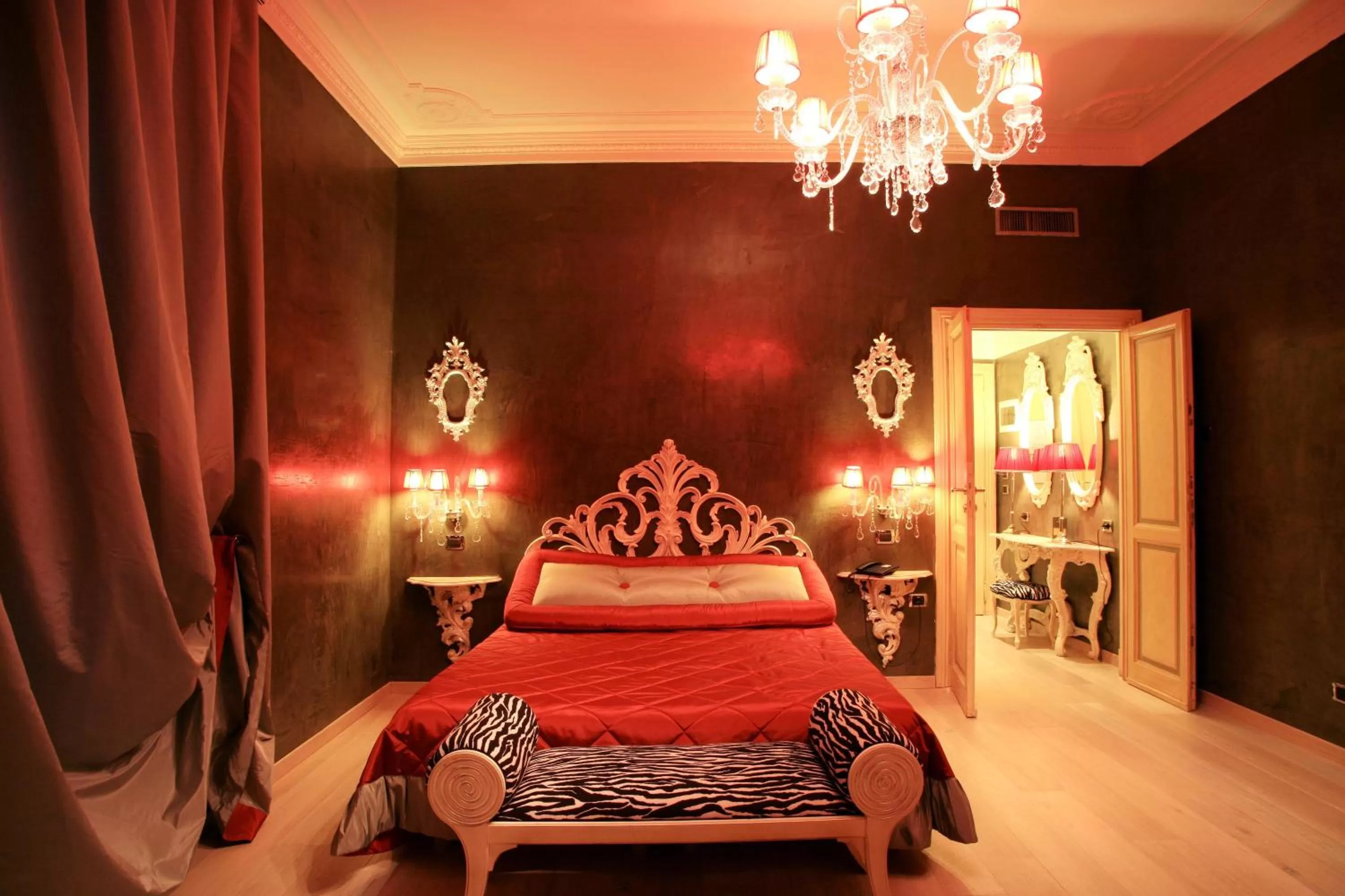 Photo of the whole room, Bed in Hotel Columbia Wellness & Spa