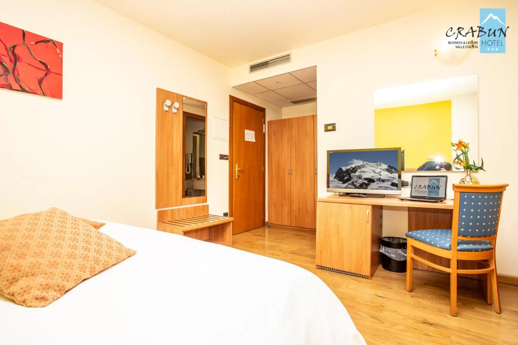 Bedroom, Bed in Crabun Hotel