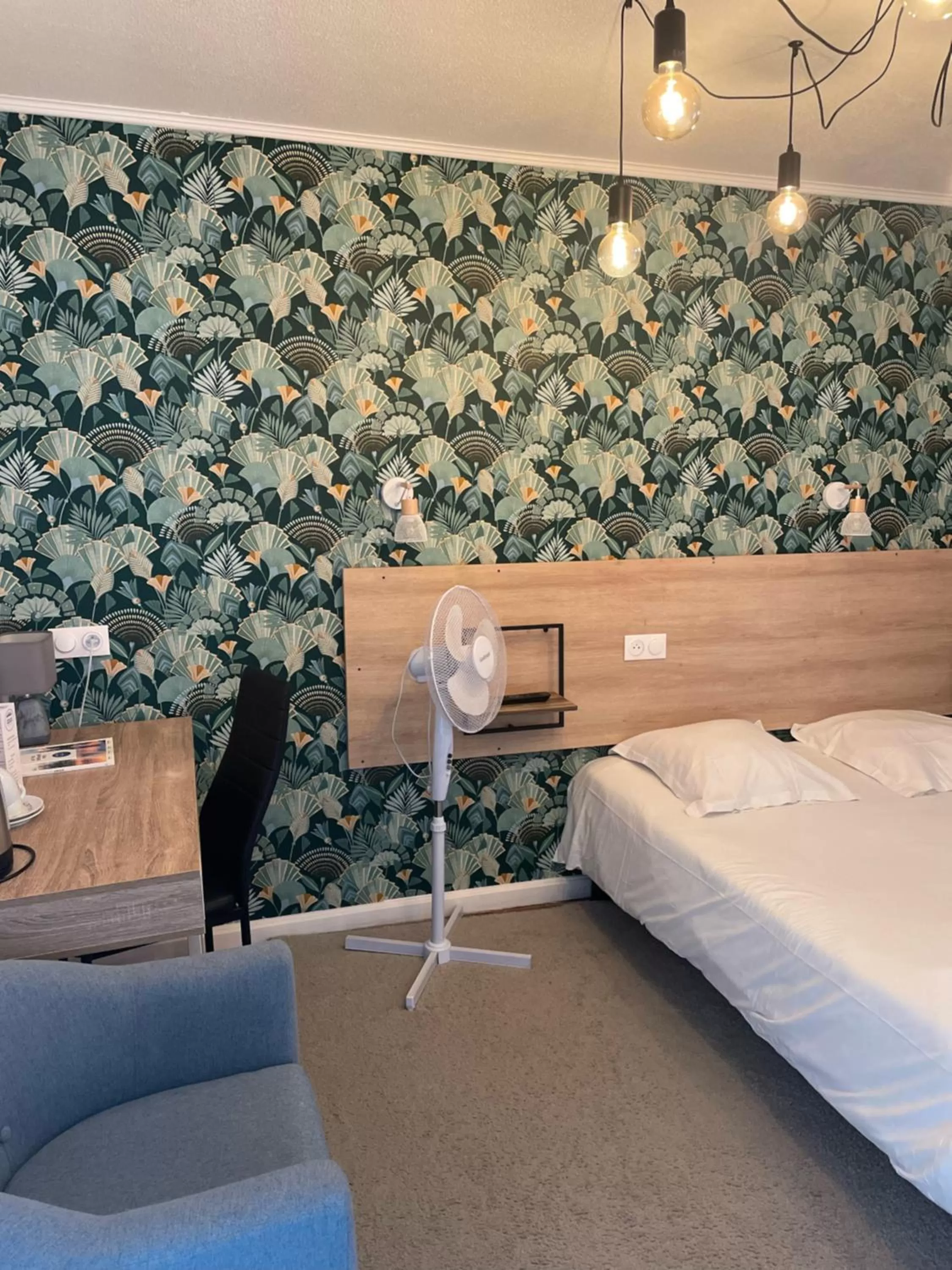 Photo of the whole room, Bed in Hôtel & Restaurant Le Patio VICHY