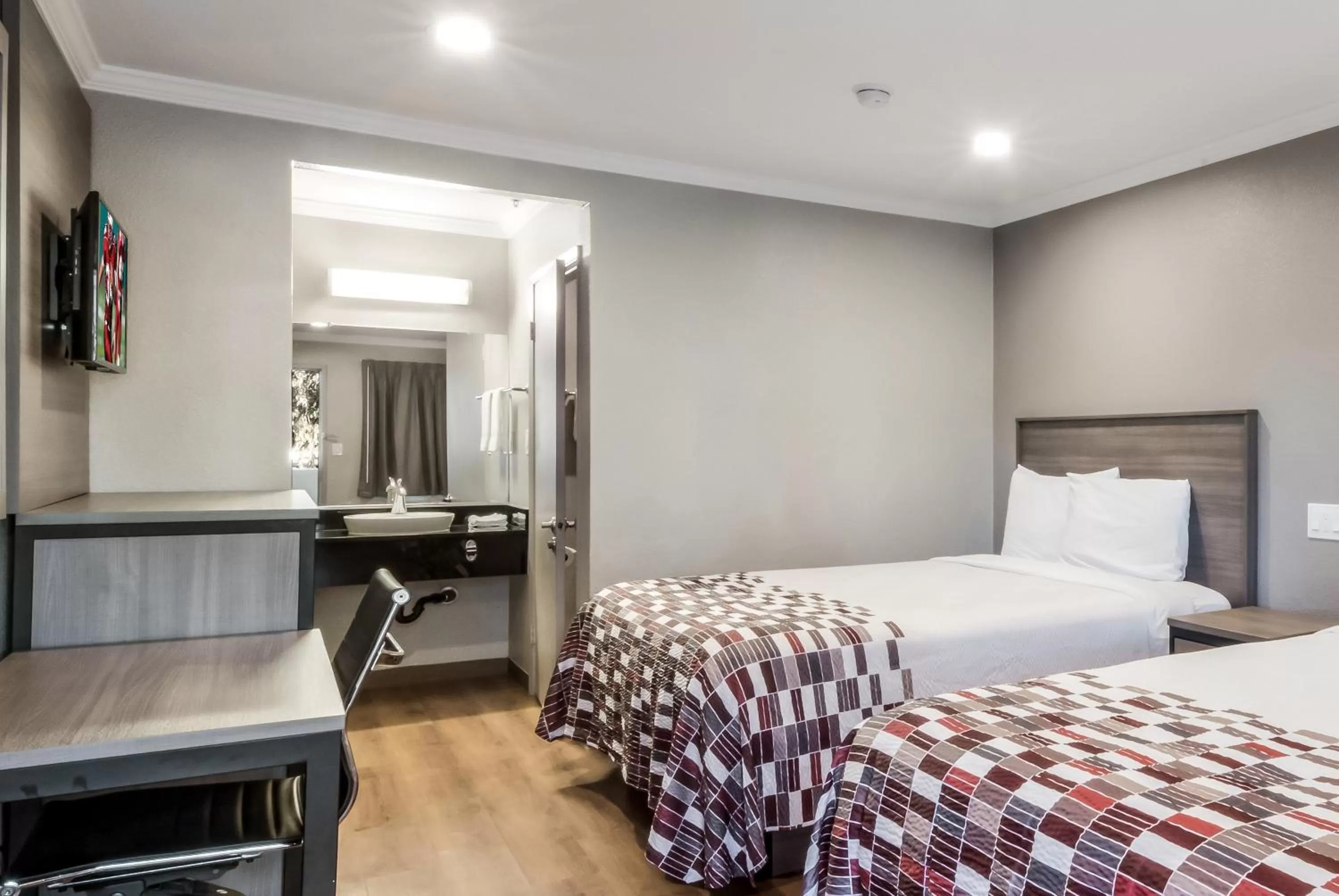 Bedroom, Bed in Econo Lodge