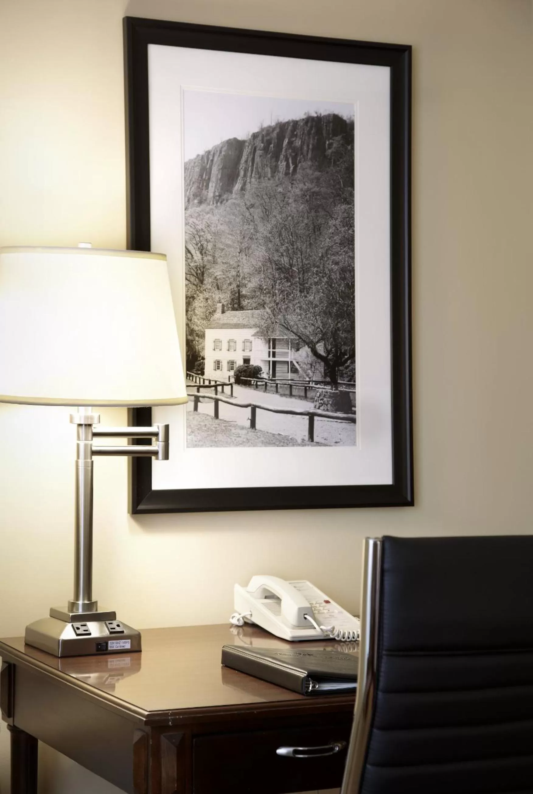 Living room in Clinton Inn Hotel Tenafly