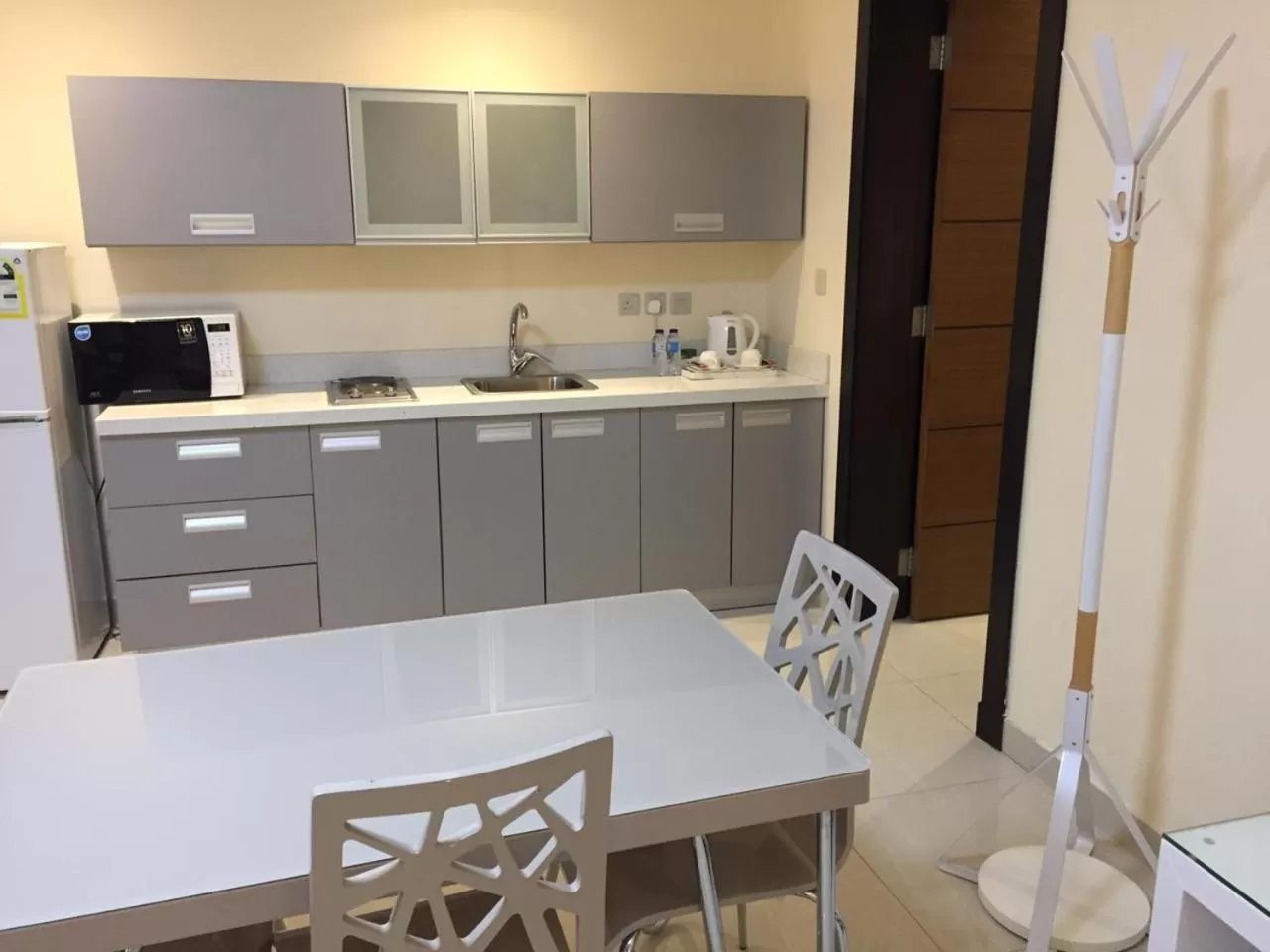 Kitchen/Kitchenette in Arjaan Altakhassusi Hotel Suites