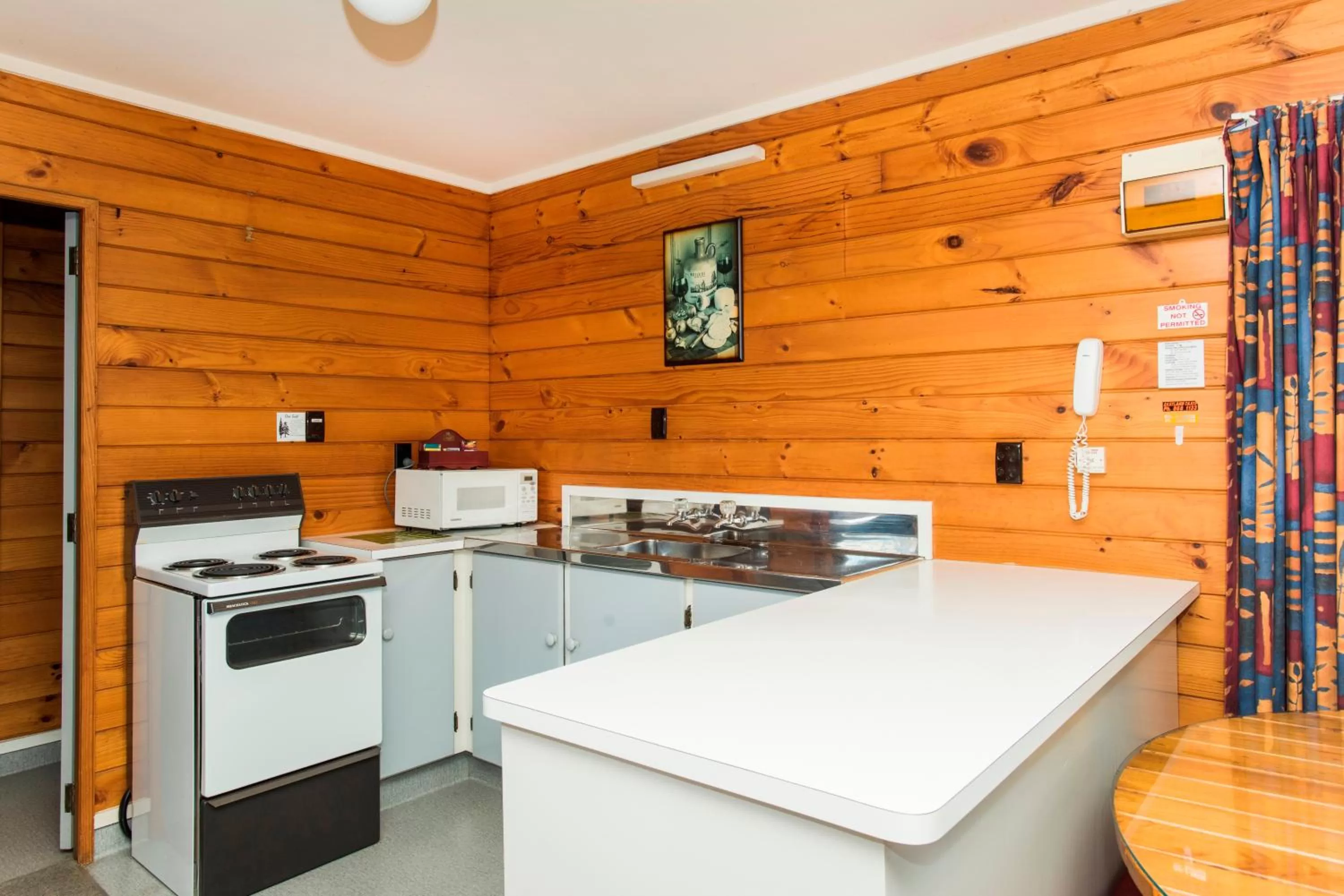 Kitchen or kitchenette in Tudor Park Motel Spacious with kitchens 1 minute walk to restaurant and shopping centre and Gisborne Hospital