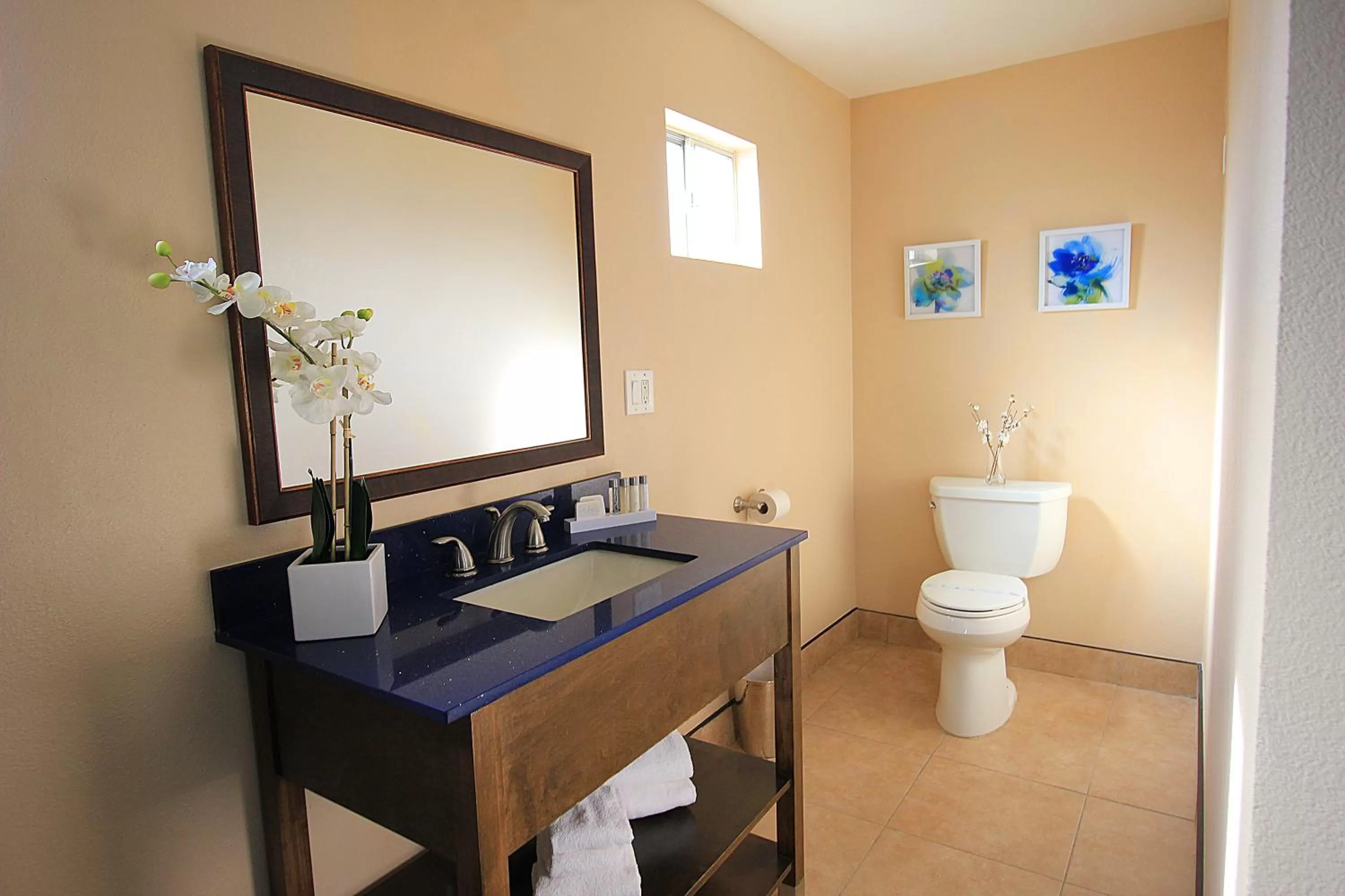 Bathroom in Colony Inn