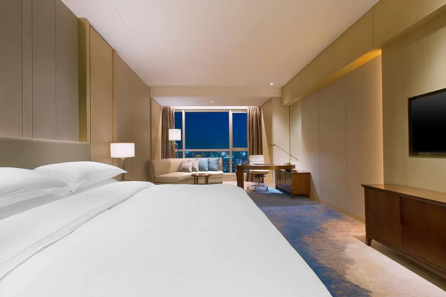 Deluxe King Room in Sheraton Zhanjiang Hotel Deluxe King Room in Sheraton Zhanjiang Hotel