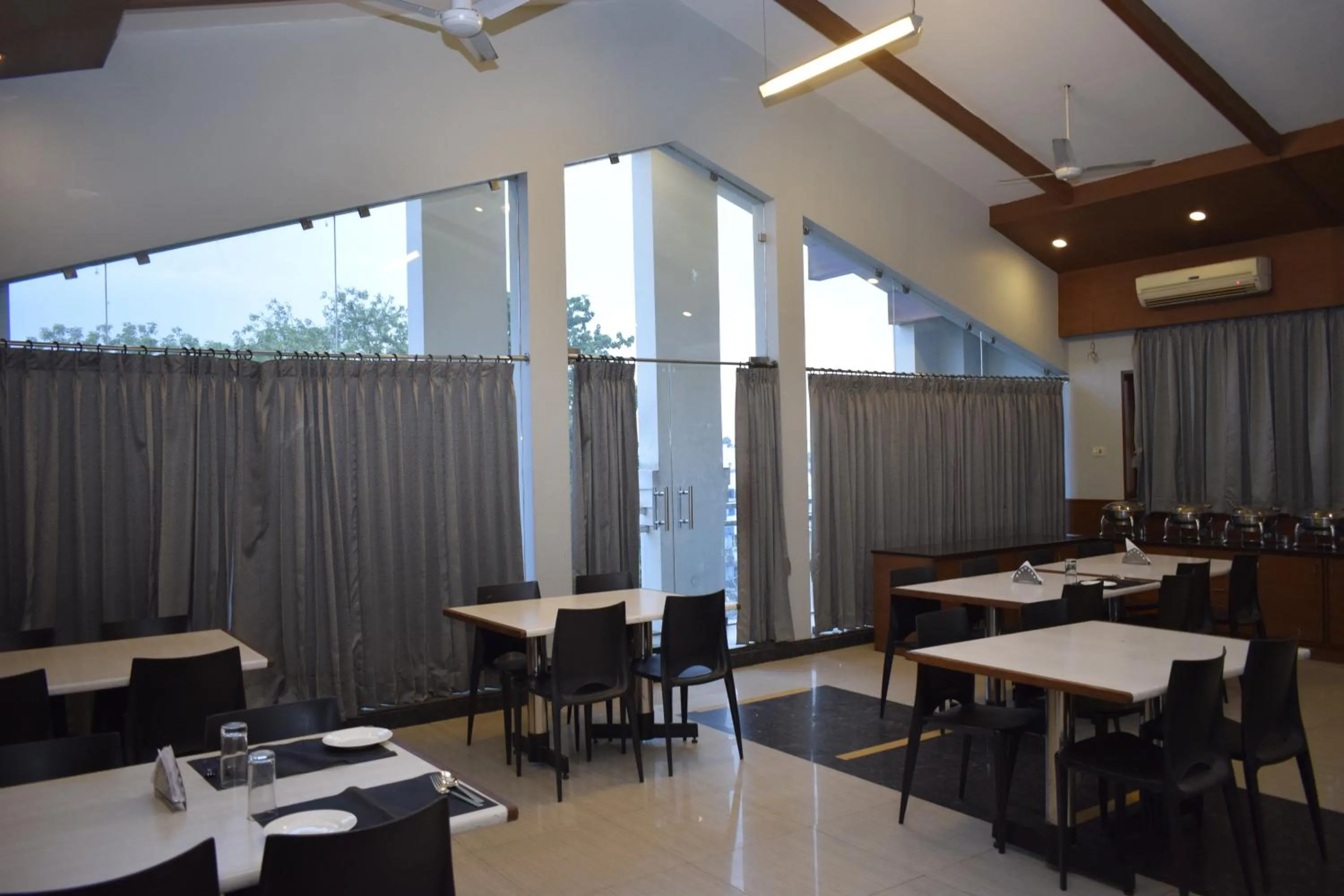 Restaurant/places to eat in Hotel The Nook