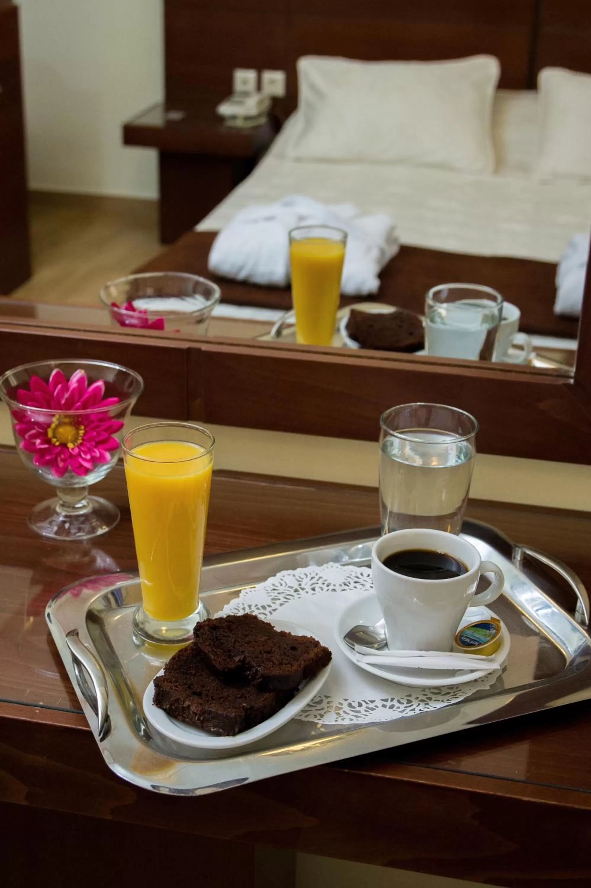 Photo of the whole room, Bed in Olympion