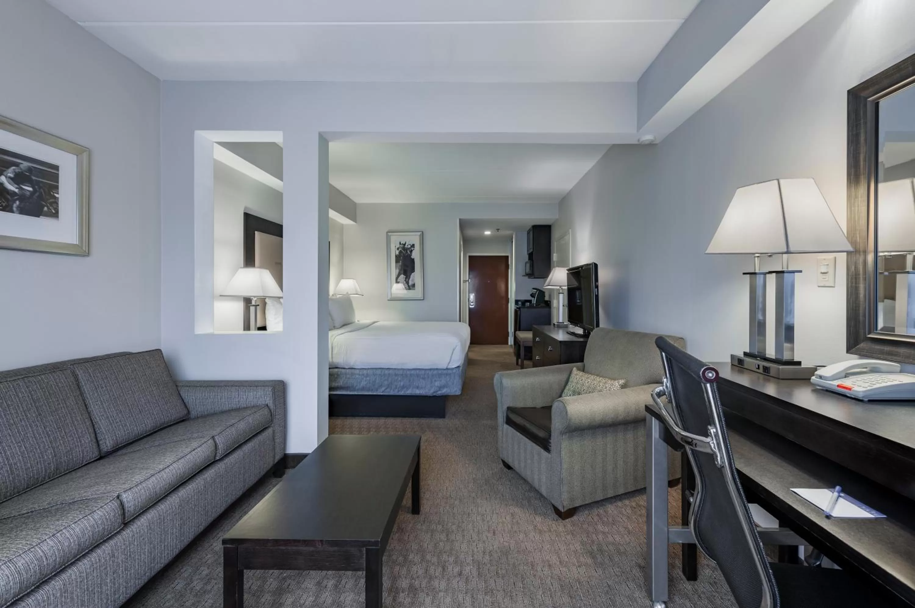 Photo of the whole room, Bed in Holiday Inn Express & Suites Laurel Lakes by IHG