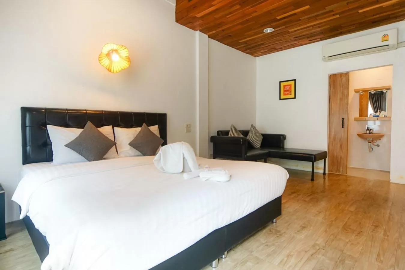 Photo of the whole room, Bed in The Warehouse Chiang Mai