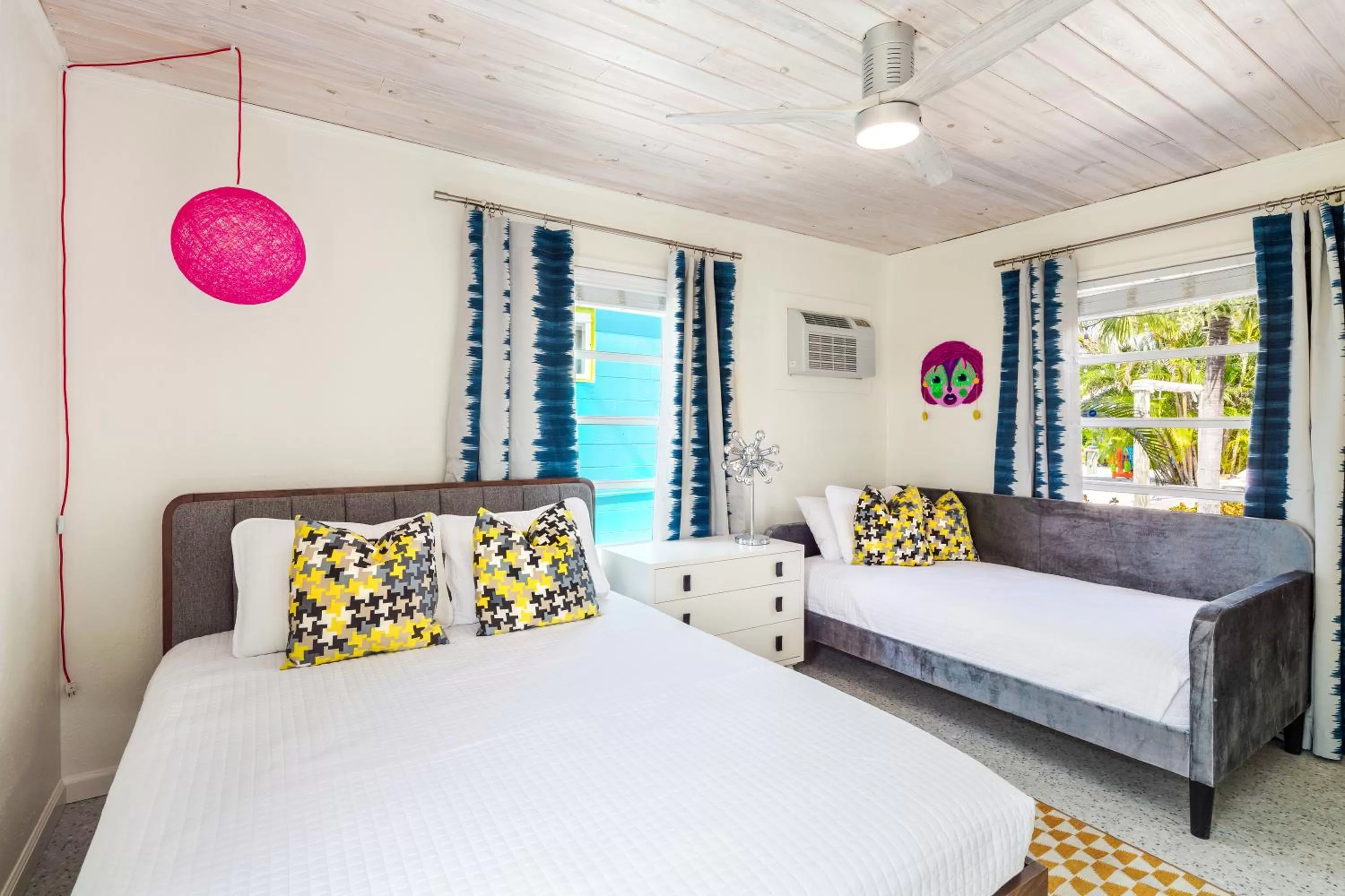 Bedroom in Sunset Inn and Cottages