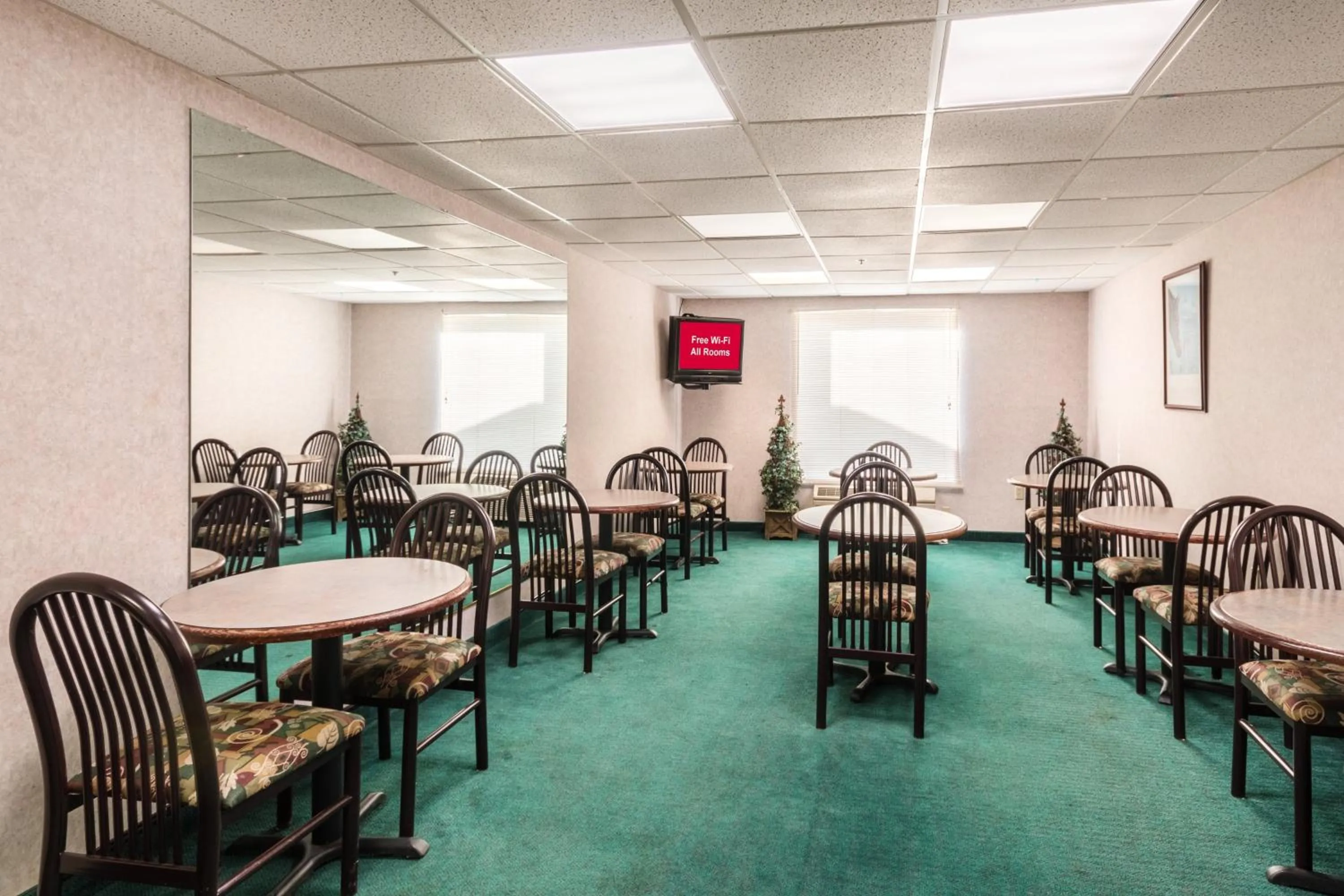 Breakfast in Red Roof Inn Morehead