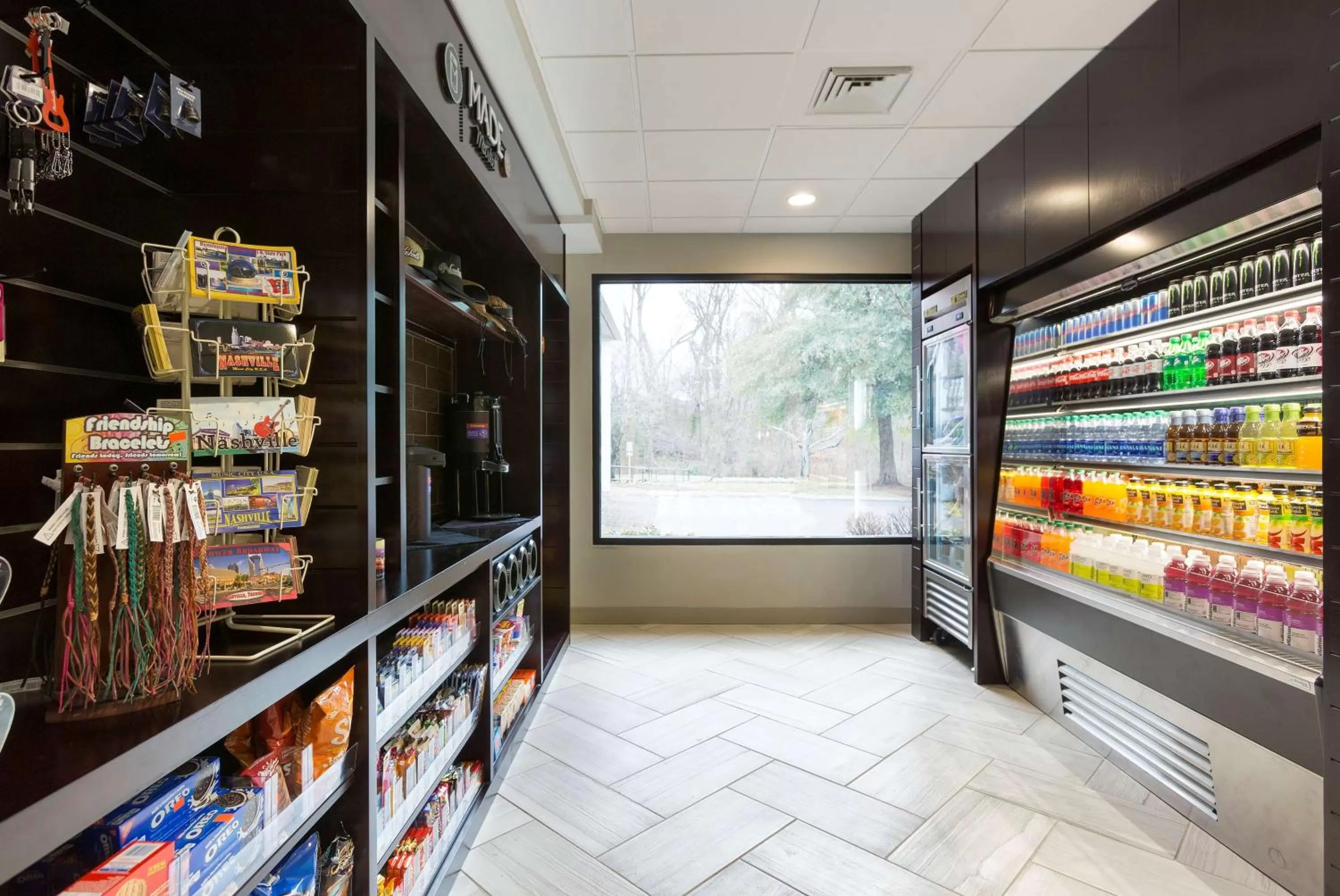 Restaurant/places to eat in DoubleTree Suites by Hilton Nashville Airport