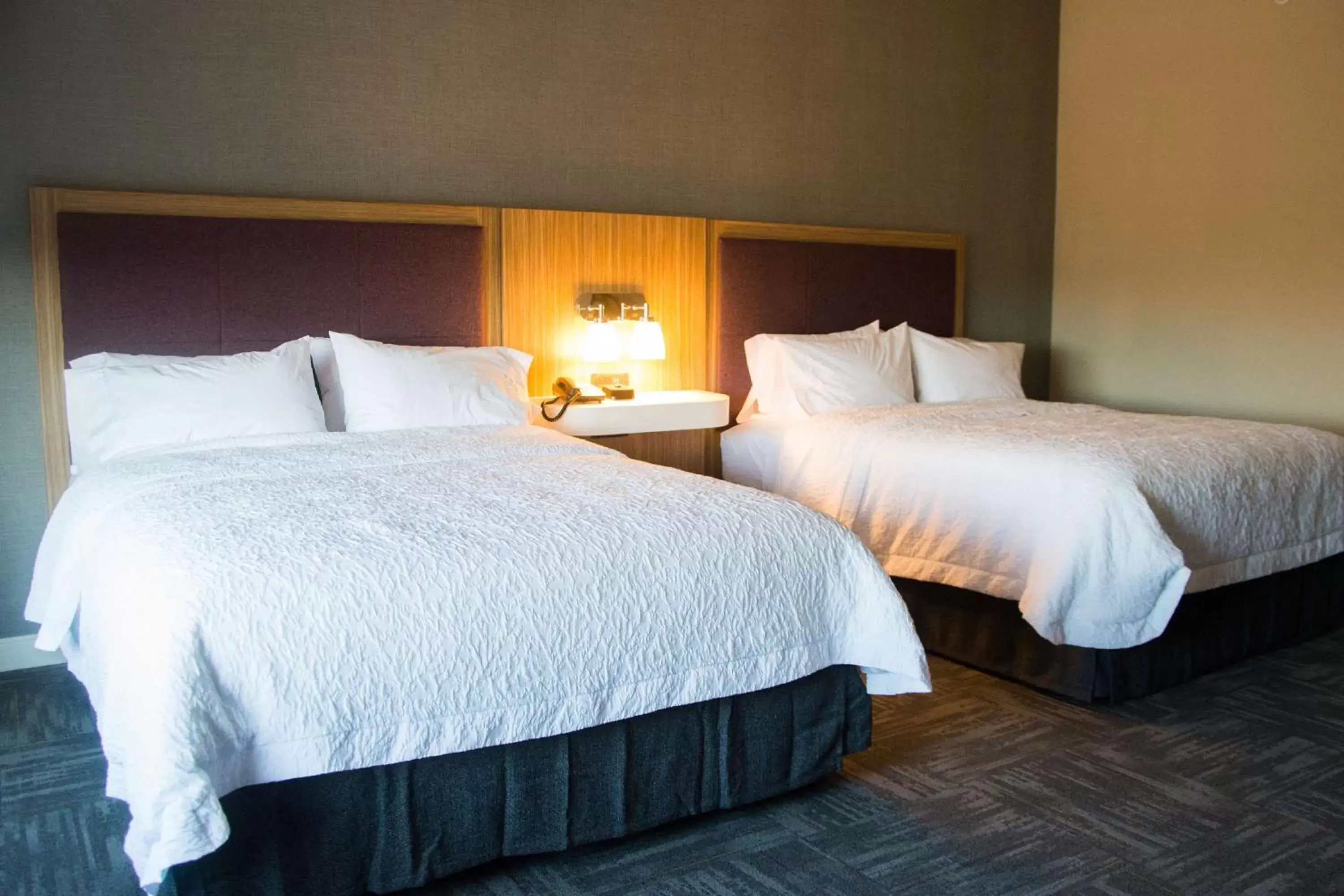 Queen Suite with Two Queen Beds with Bath Tub - Mobility and Hearing Access/Non-Smoking in Hampton Inn & Suites Warrington Horsham Queen Suite with Two Queen Beds with Bath Tub - Mobility and Hearing Access/Non-Smoking in Hampton Inn & Suites Warrington Horsham