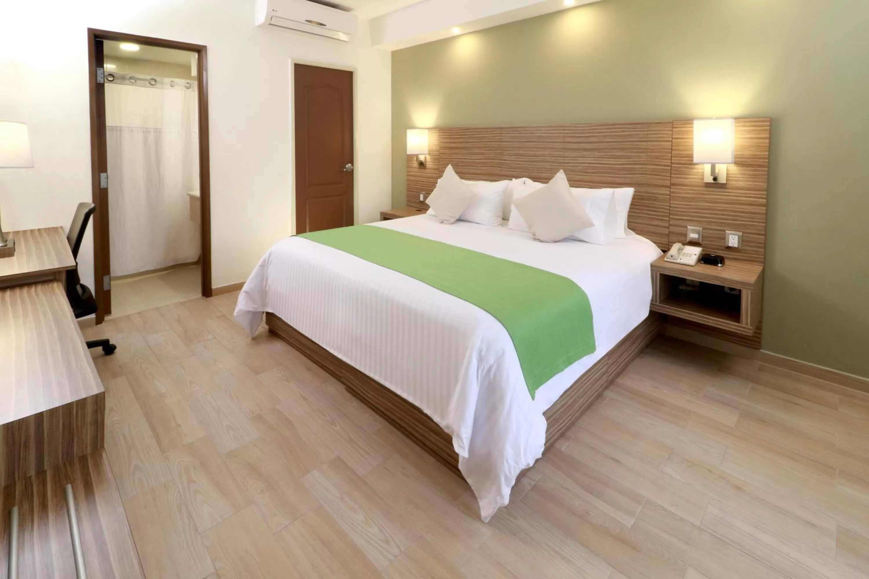 Bed in Wyndham Garden Monterrey Valle Real