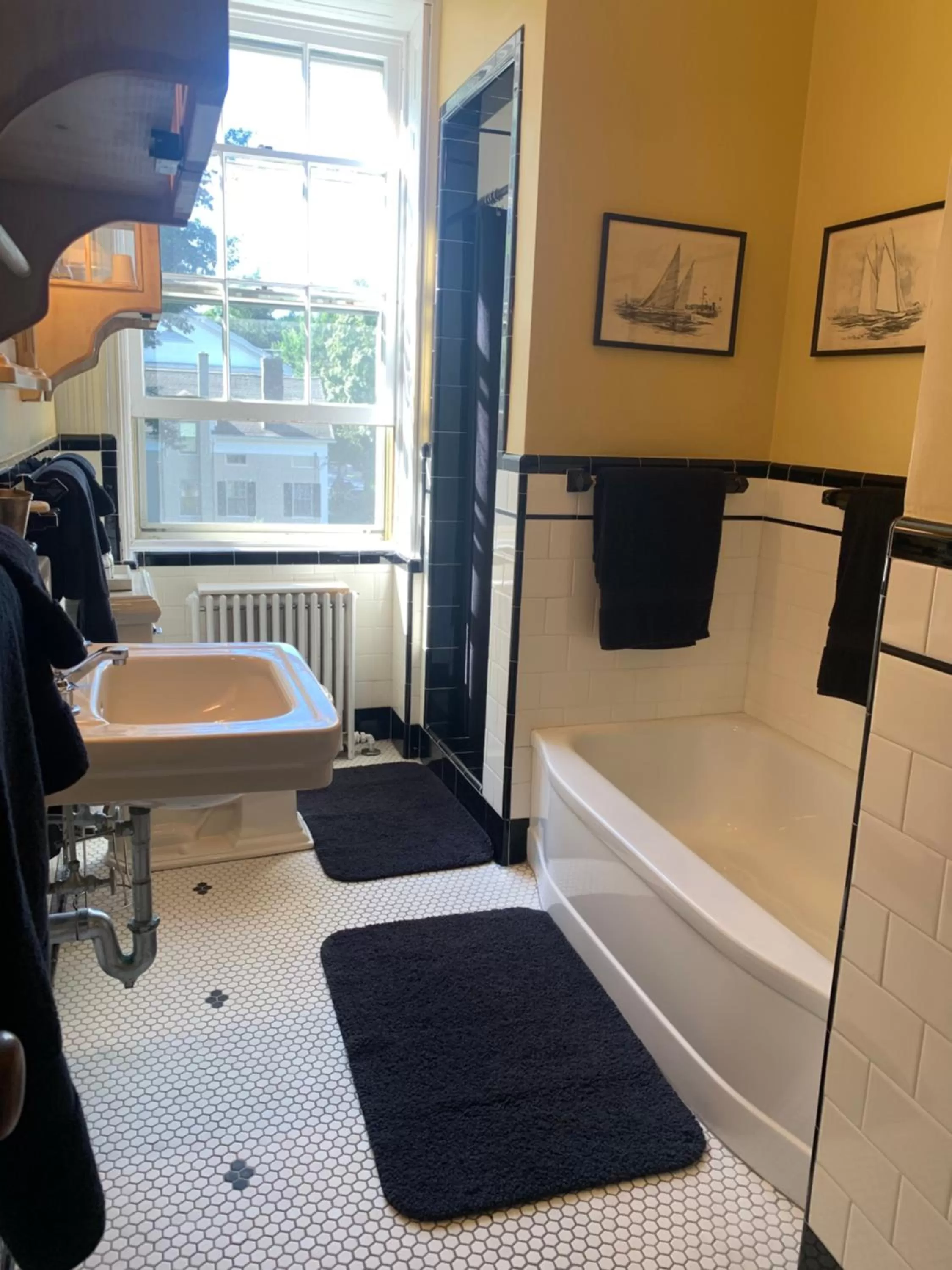 Bathroom in Delano Homestead Bed and Breakfast