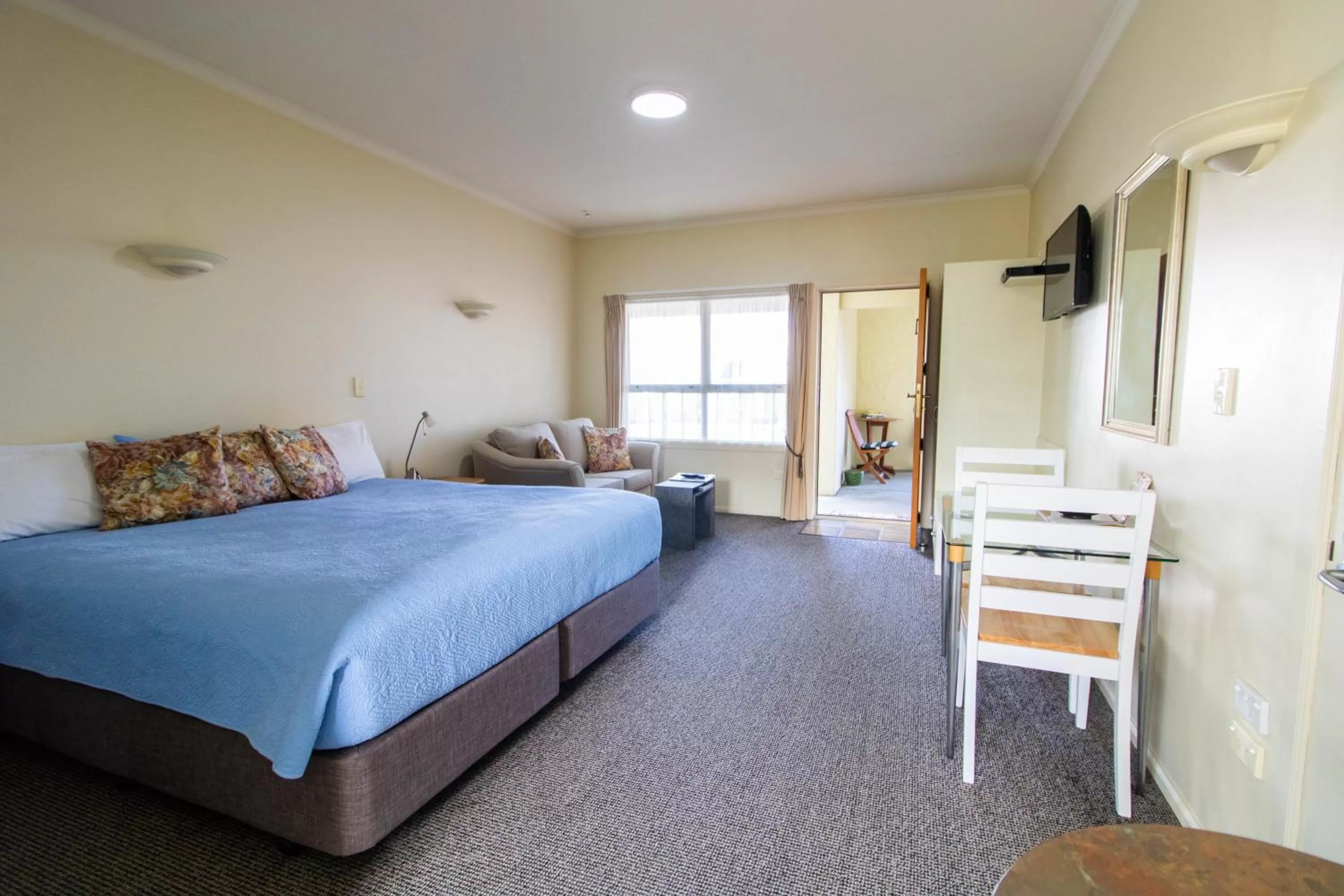 Bed in Tuscany On Thames