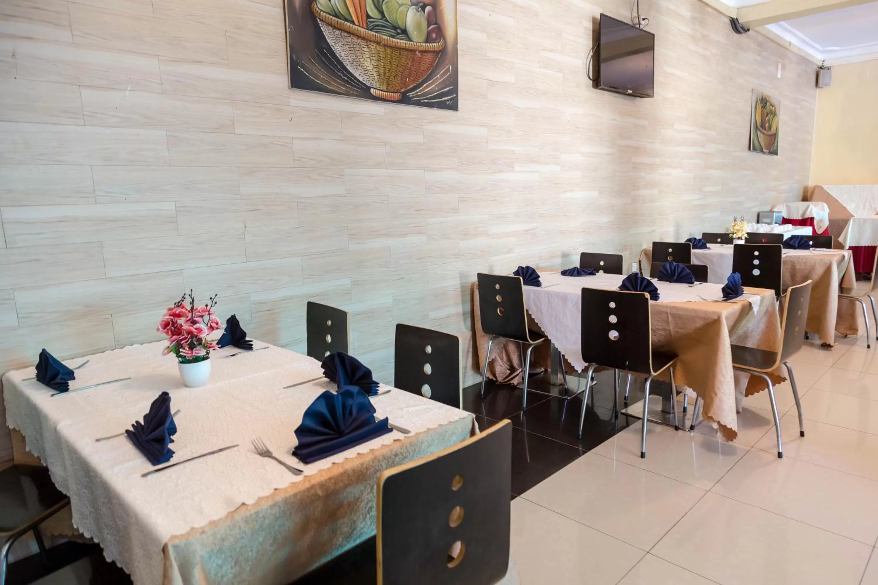 Restaurant/places to eat in Olympic Hotel