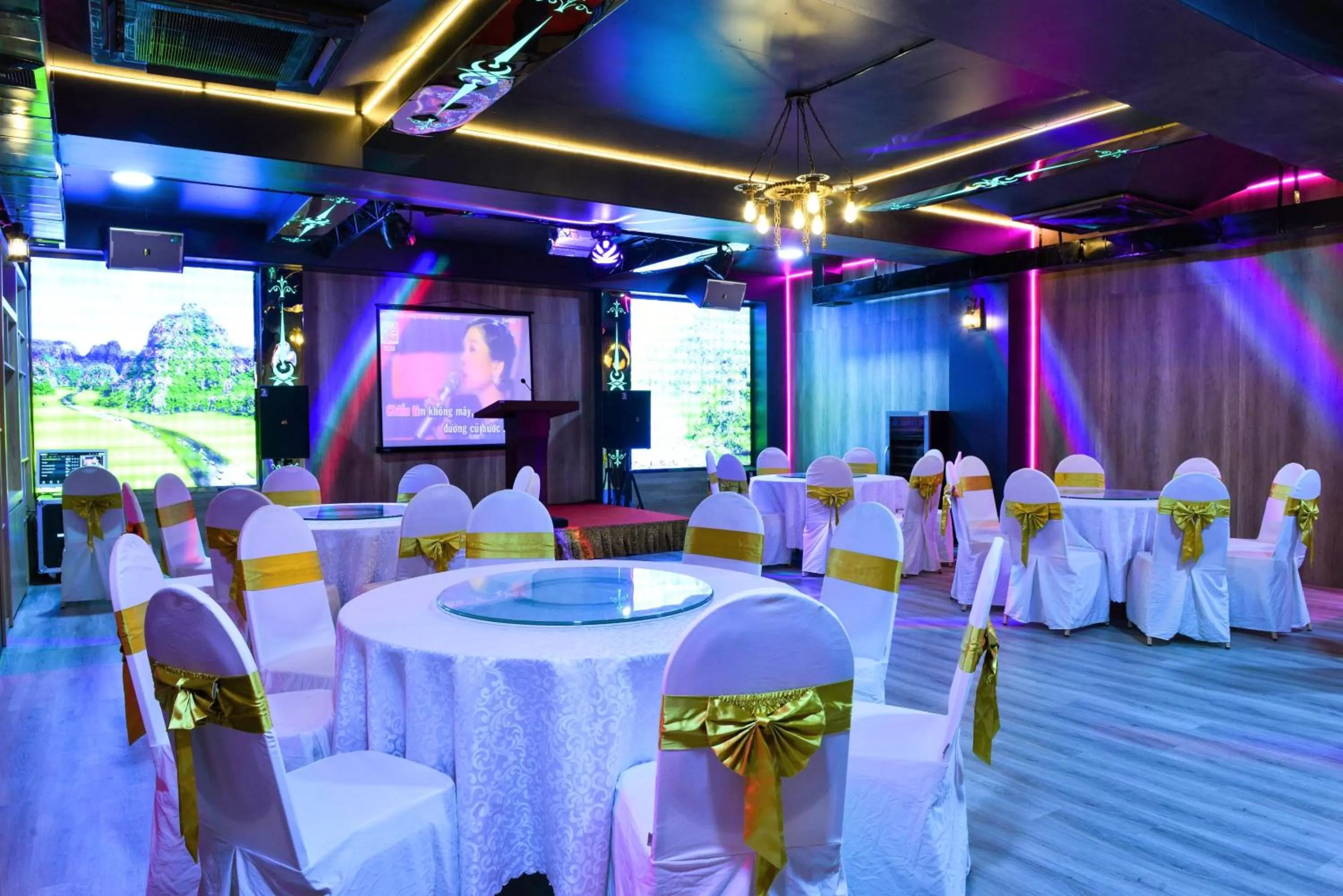 Restaurant/places to eat, Banquet Facilities in Cozynibi Hotel