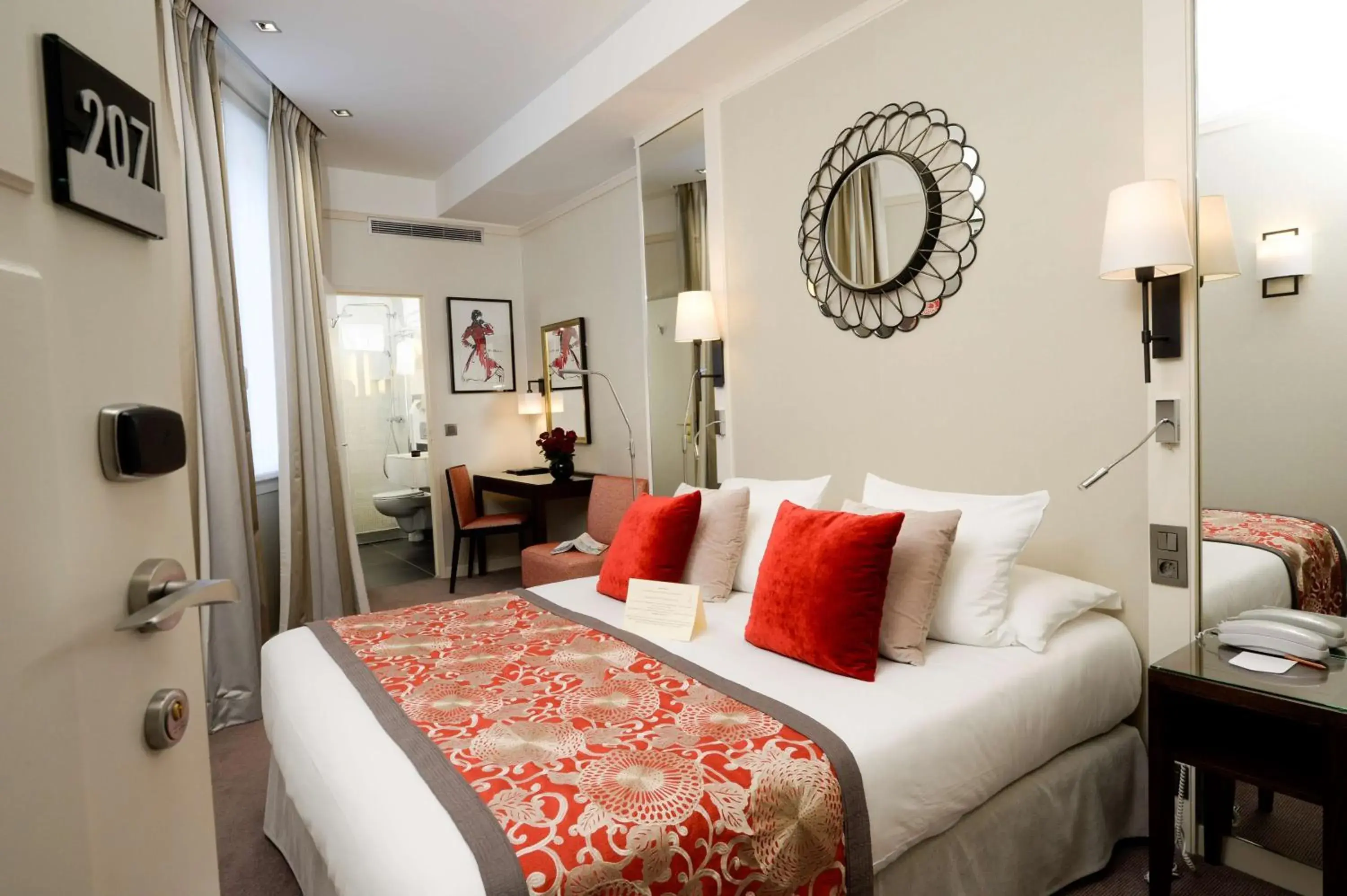 Superior Queen Room in Best Western Plus Hotel Sydney Opera Superior Queen Room in Best Western Plus Hotel Sydney Opera