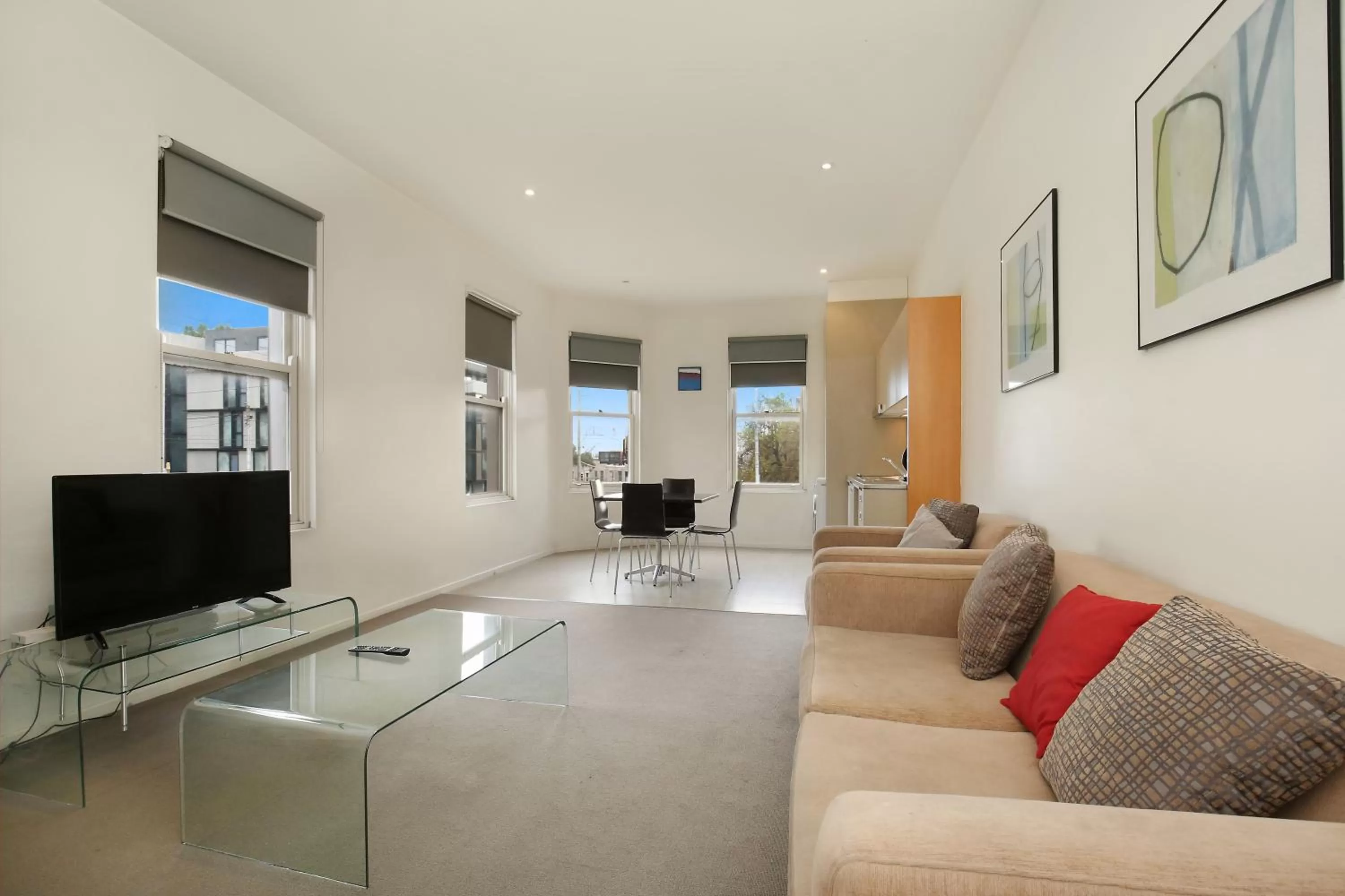 TV and multimedia in Plum Serviced Apartments North Melbourne