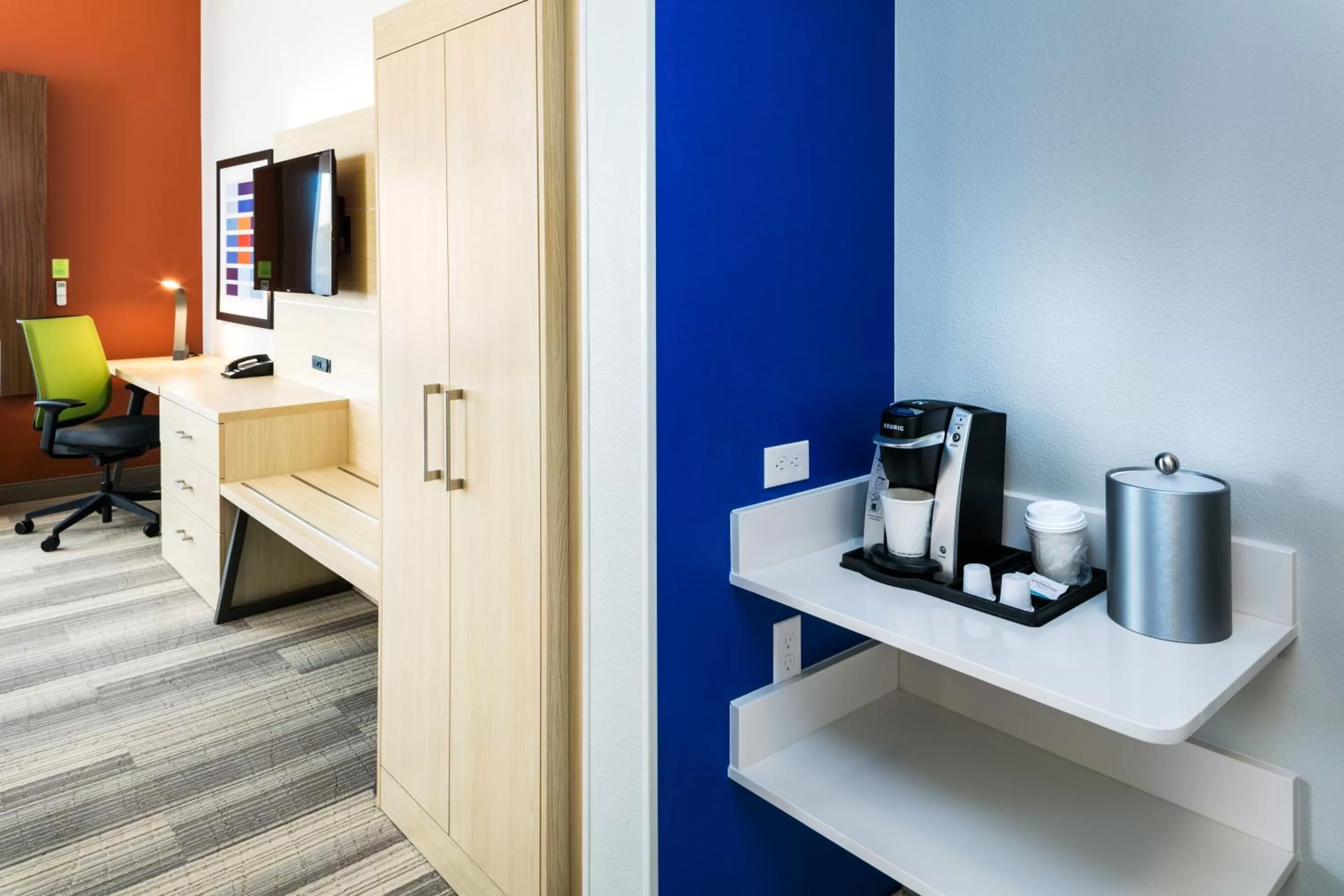 Photo of the whole room in Holiday Inn Express & Suites - Bend South by IHG