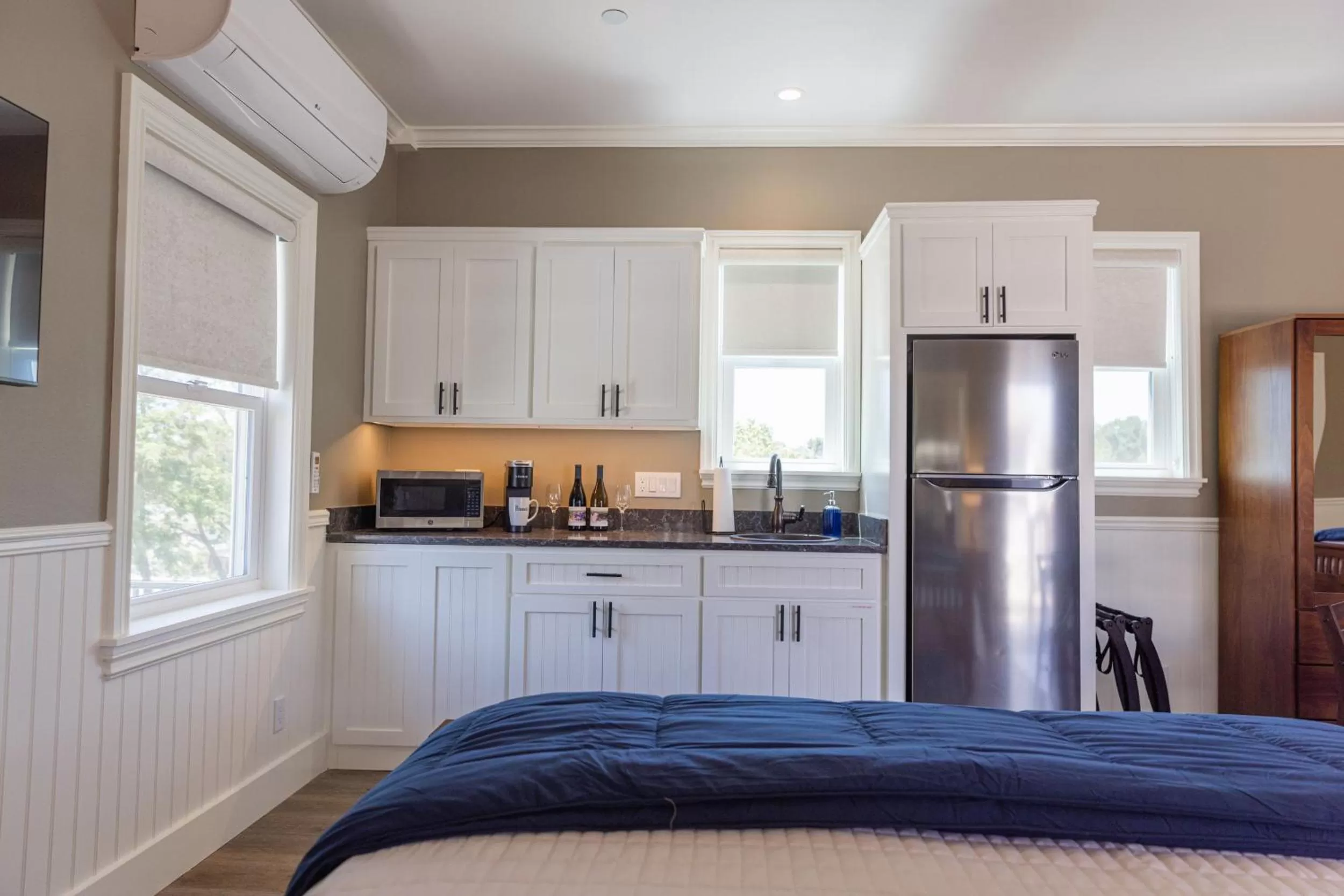 Bed in ForFriends Inn Wine Country Bed and Breakfast