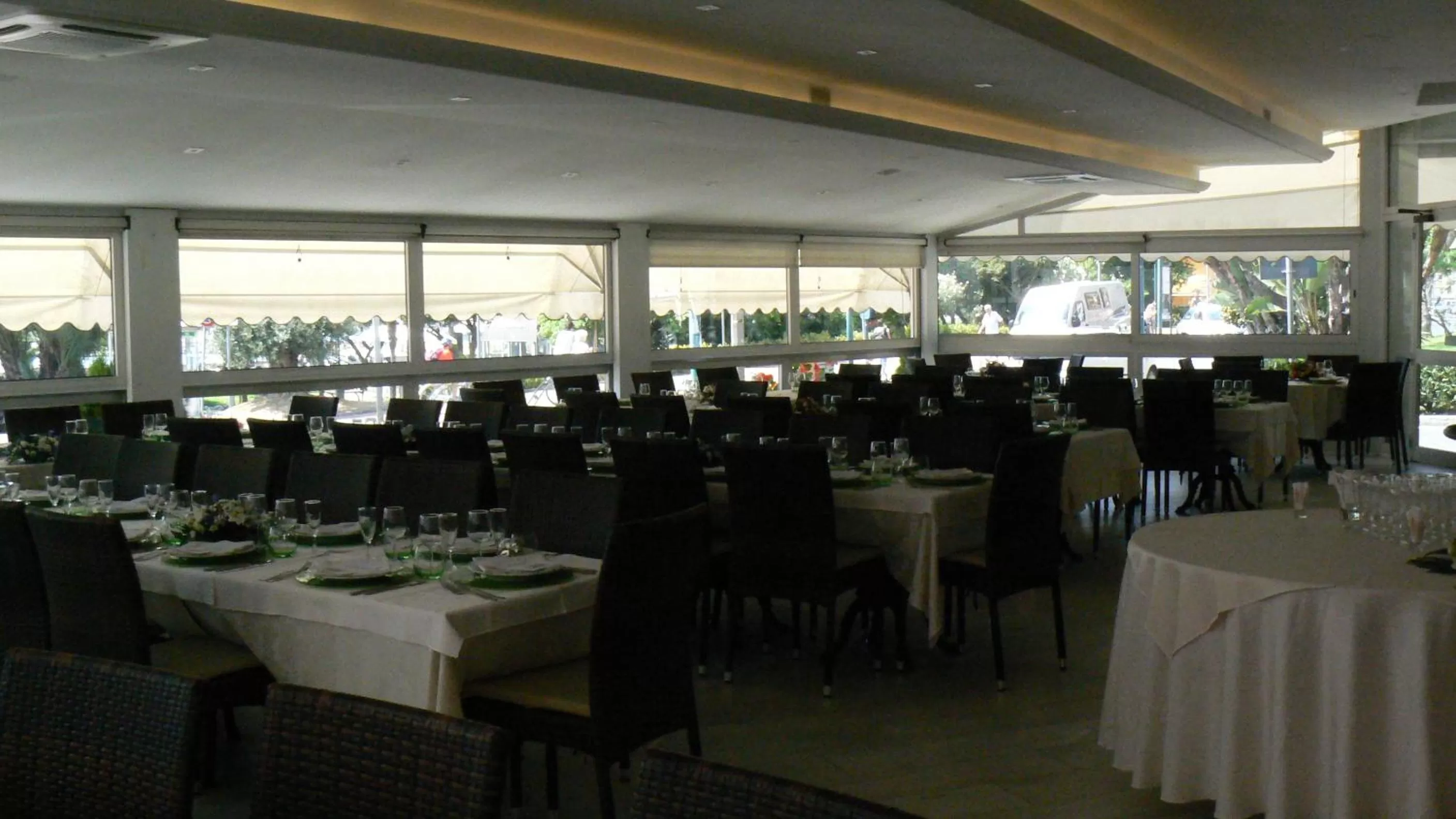 Restaurant/places to eat in Hotel Marinella