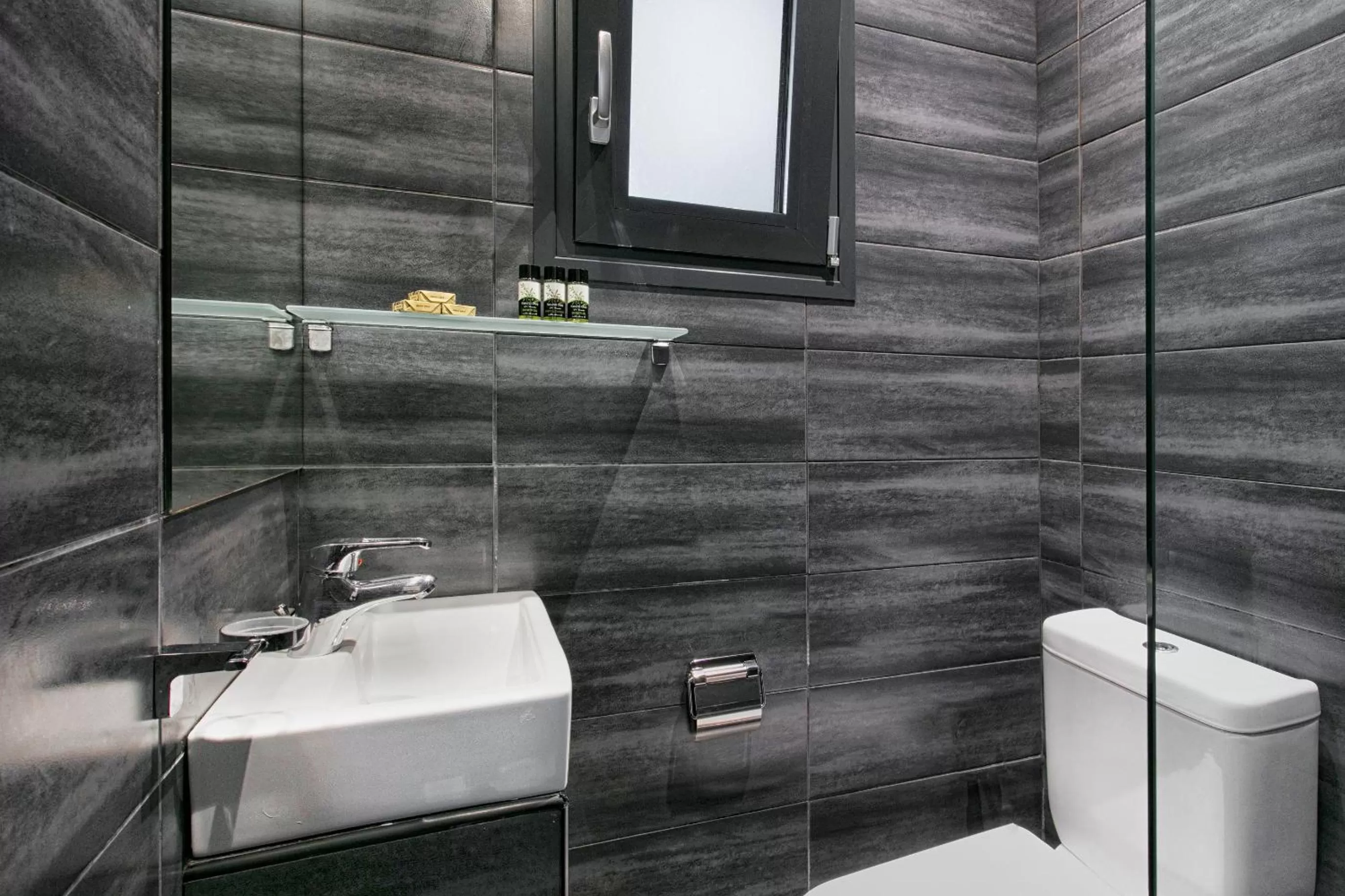 Shower in Atlas Skiathos