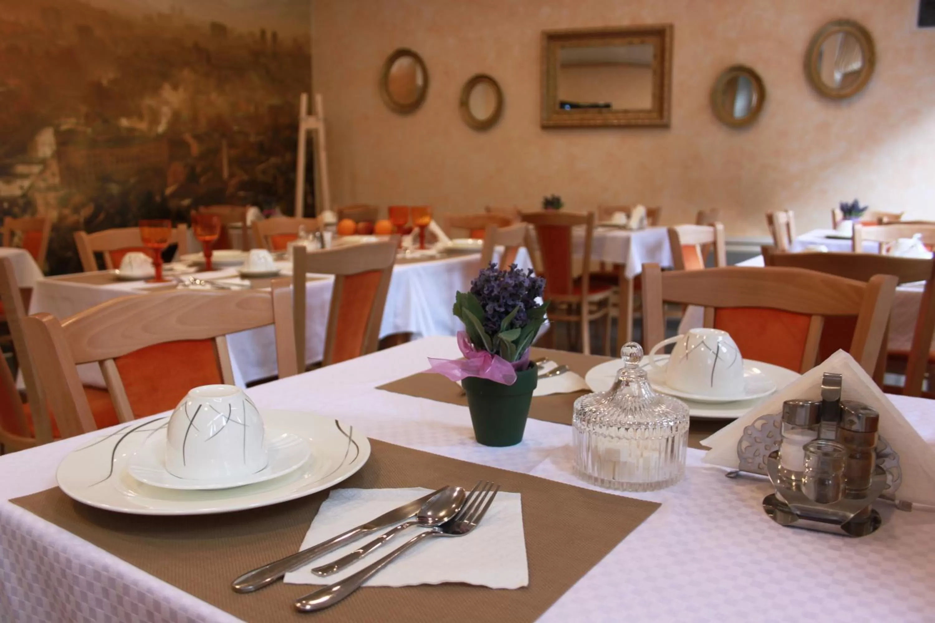 Restaurant/places to eat in Hotel Berr