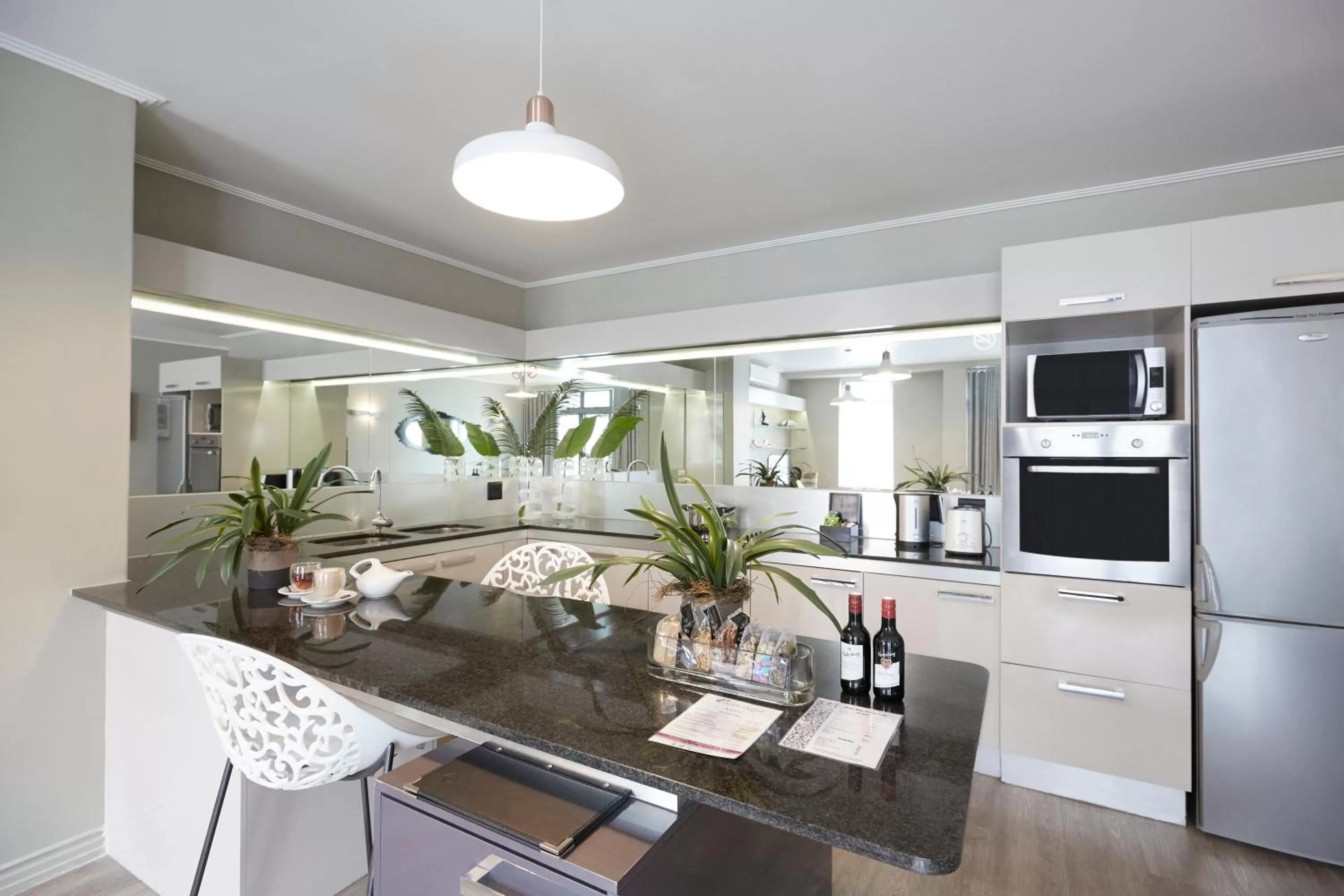 Kitchen or kitchenette in The Hyde All Suite Hotel