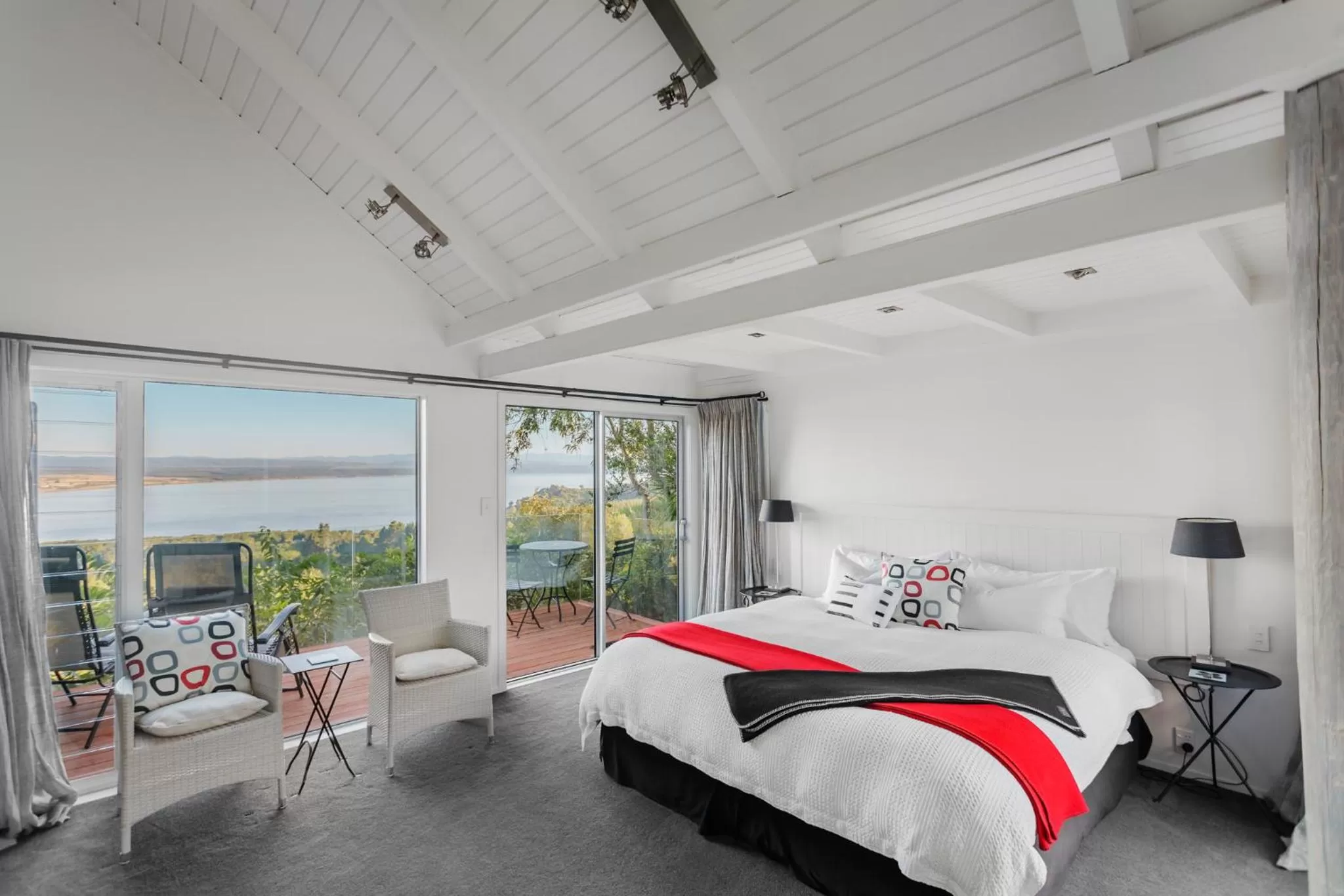 Patio, Bed in Acacia Cliffs Lodge