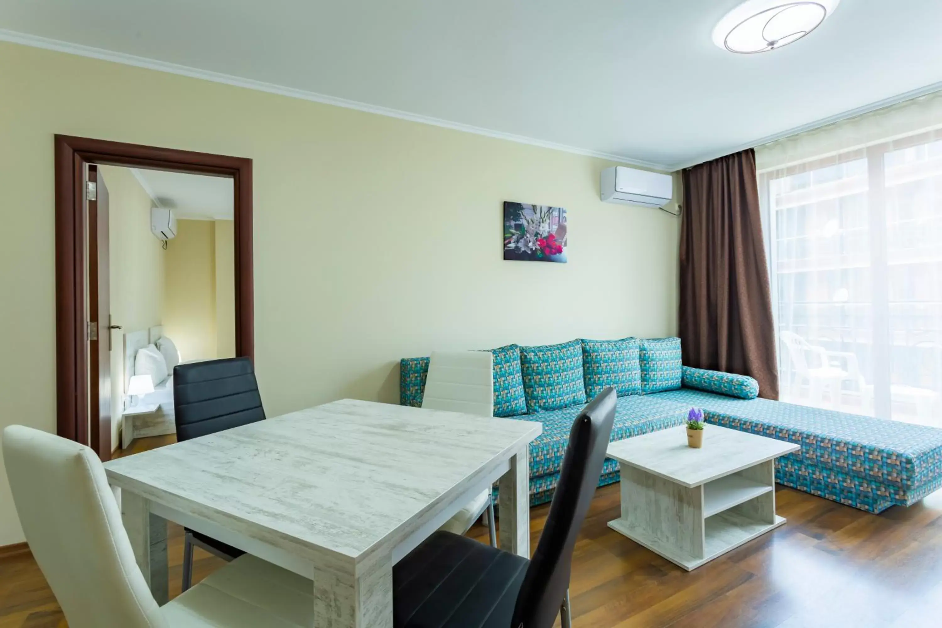 Two-Bedroom Apartment with Balcony in Rose Gardens Apart Hotel Two-Bedroom Apartment with Balcony in Rose Gardens Apart Hotel