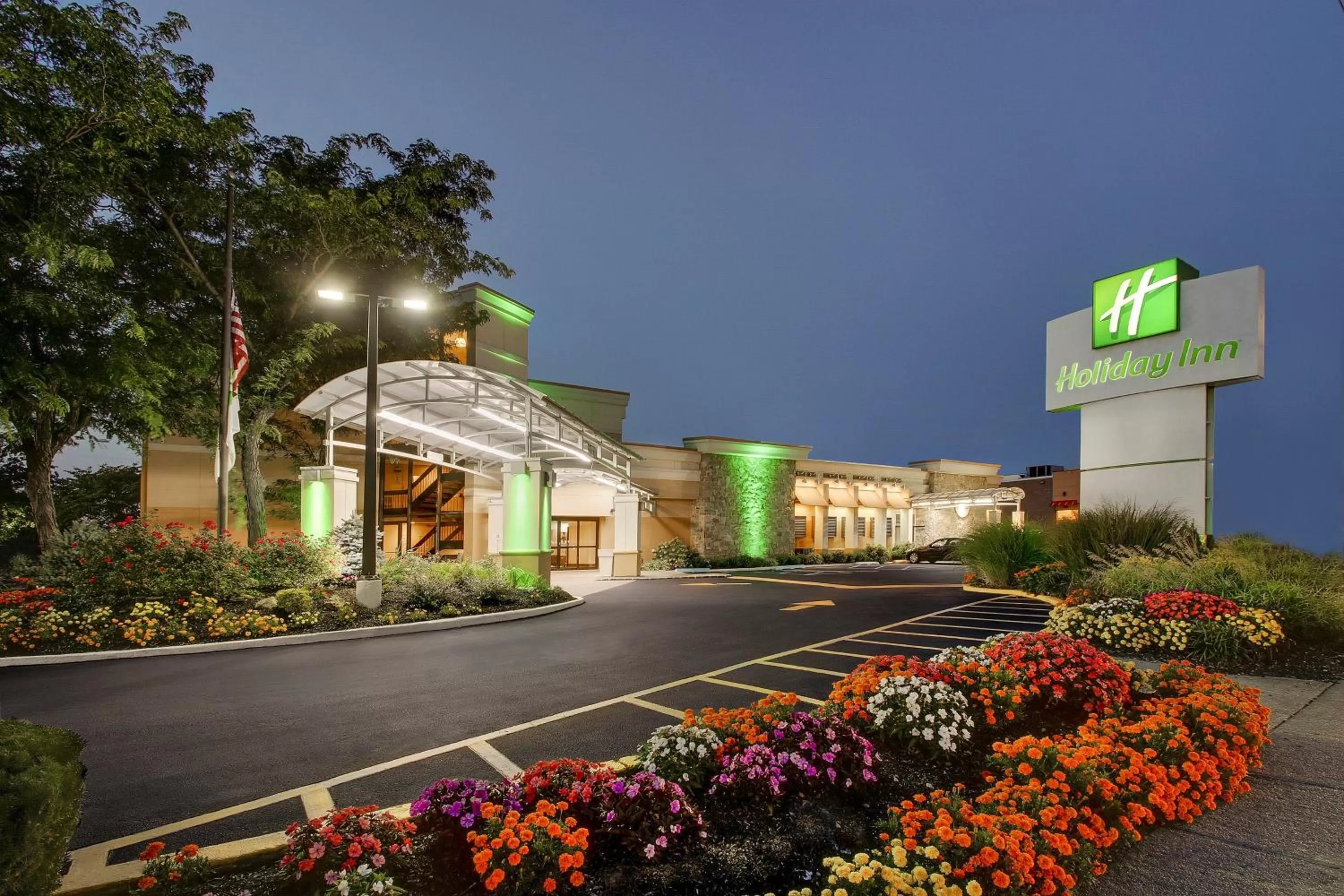 Holiday Inn Westbury-Long Island by IHG