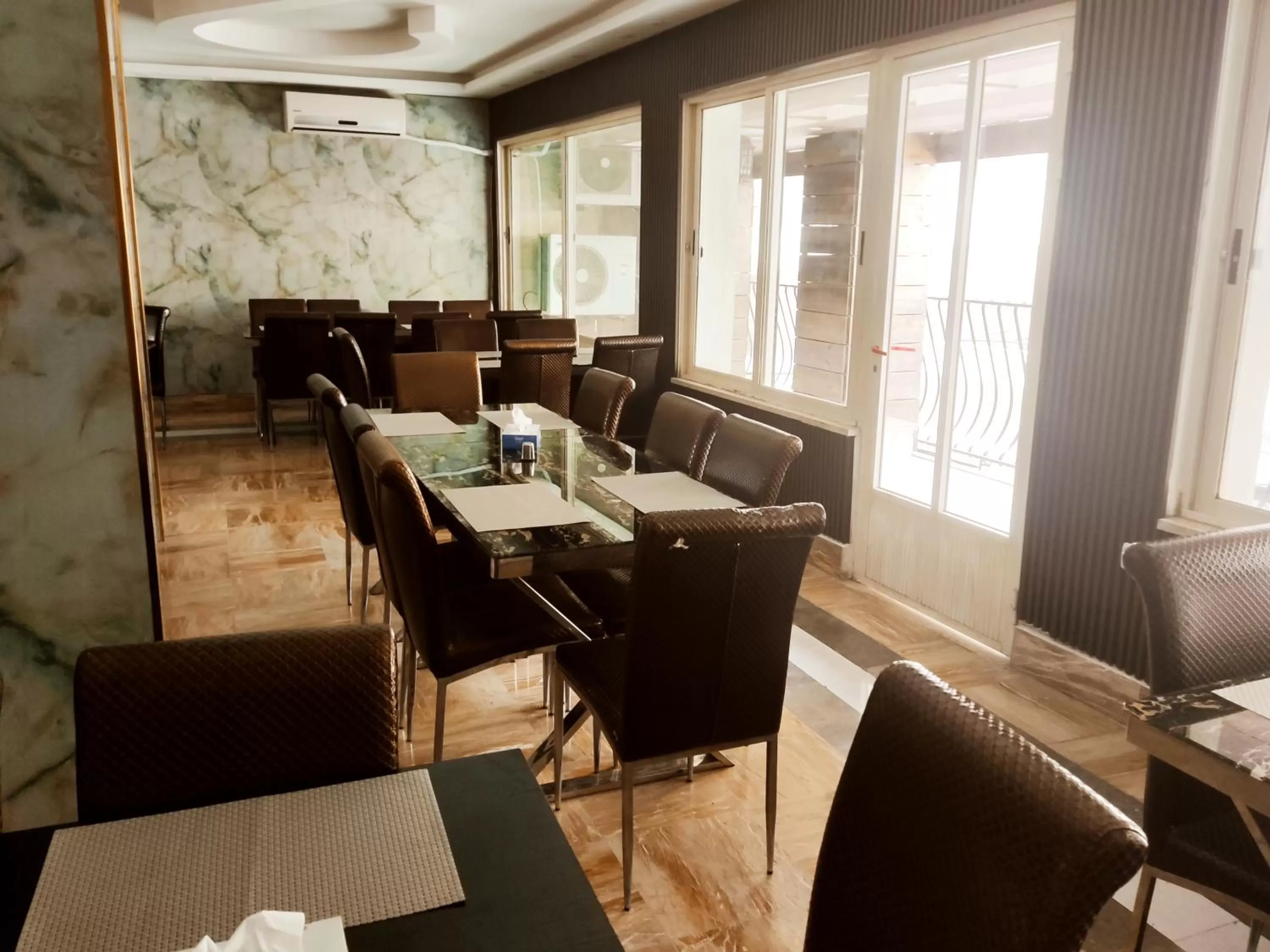 Restaurant/places to eat in Golden Plaza Hotel