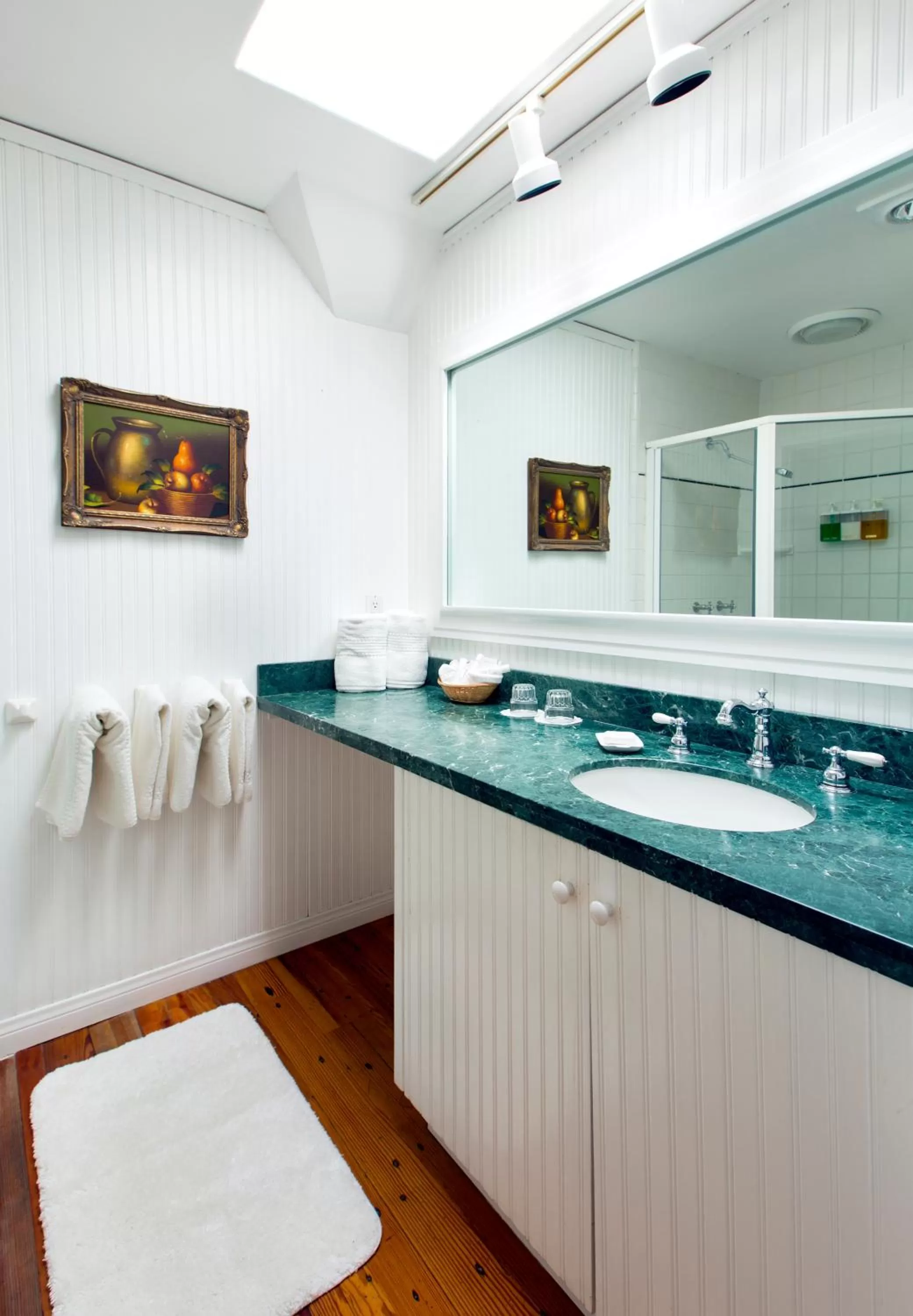 Bathroom in Simpson House Inn