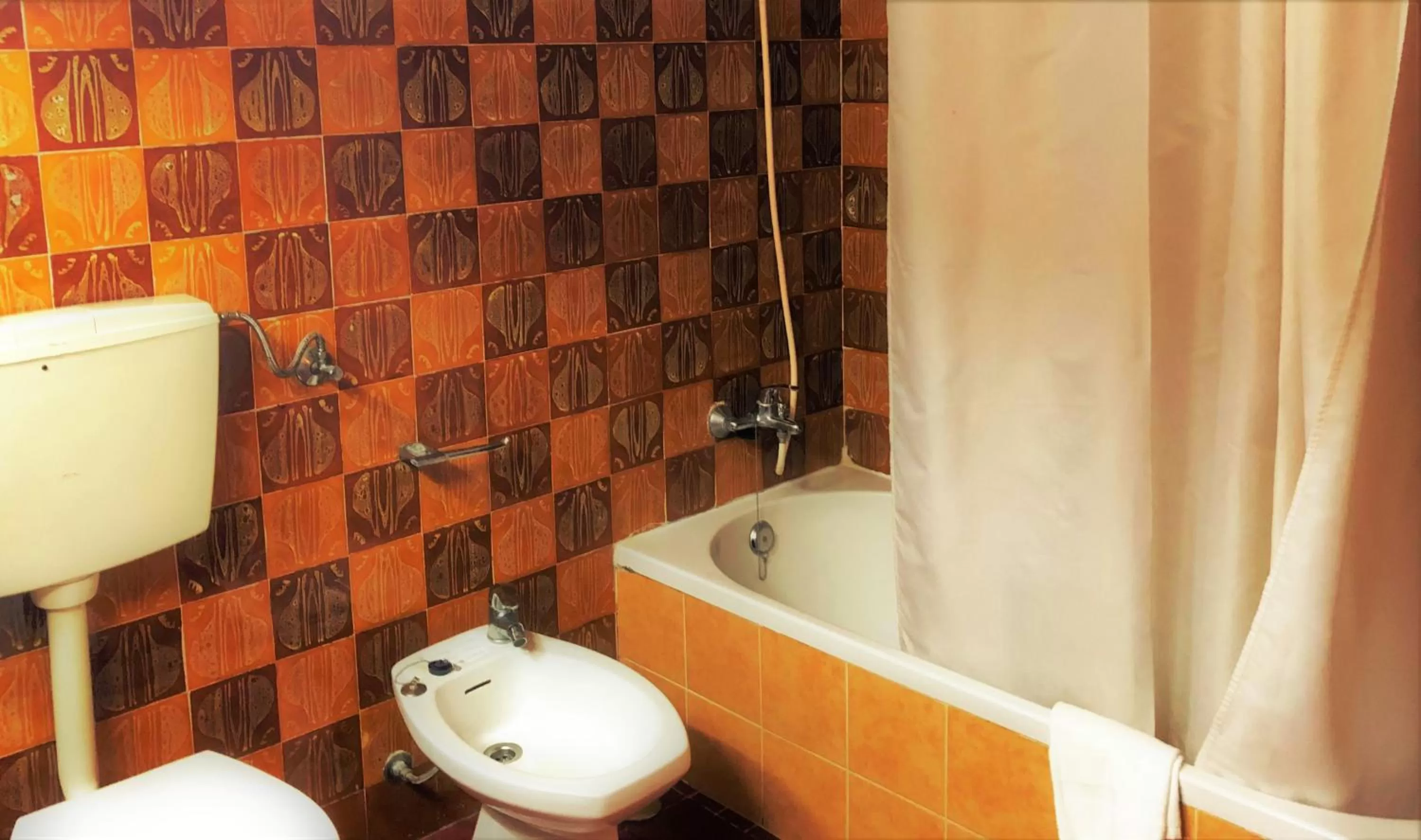 Bathroom in Albufeira Jardim by Umbral