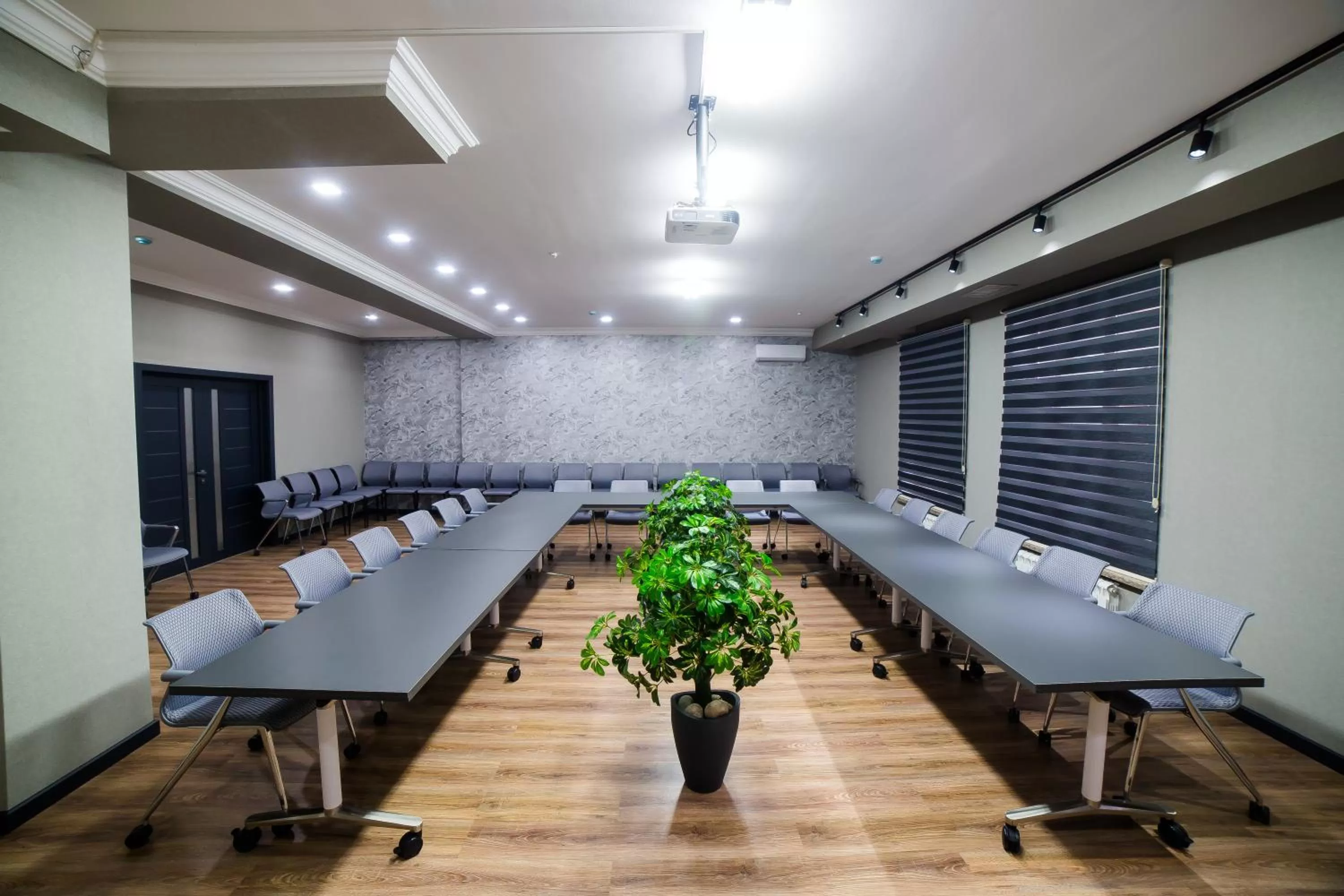 Business facilities, Business Area/Conference Room in Golden Hotel