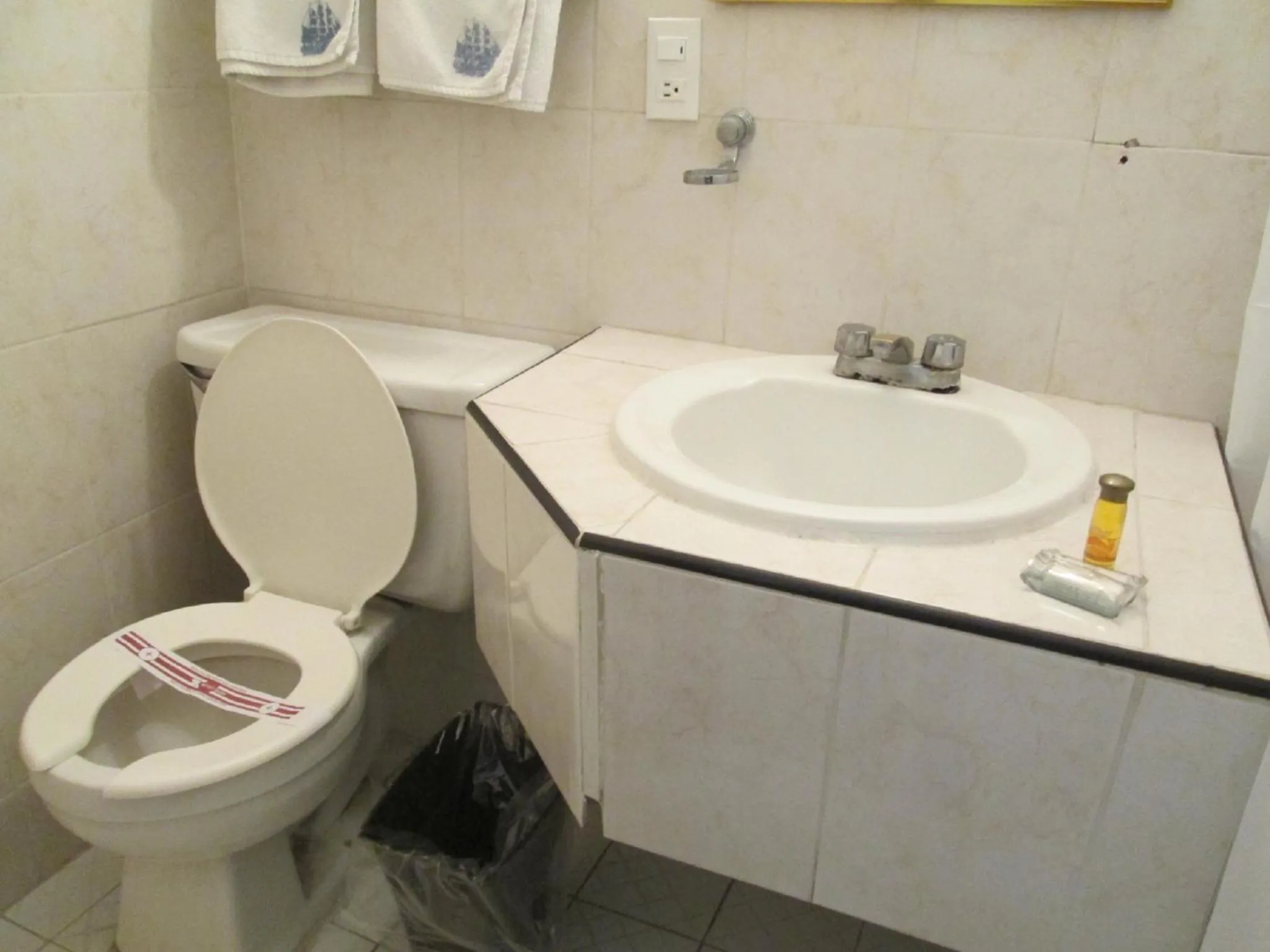 Premier Double Room with Two Double Beds in OYO Hotel Colon Express