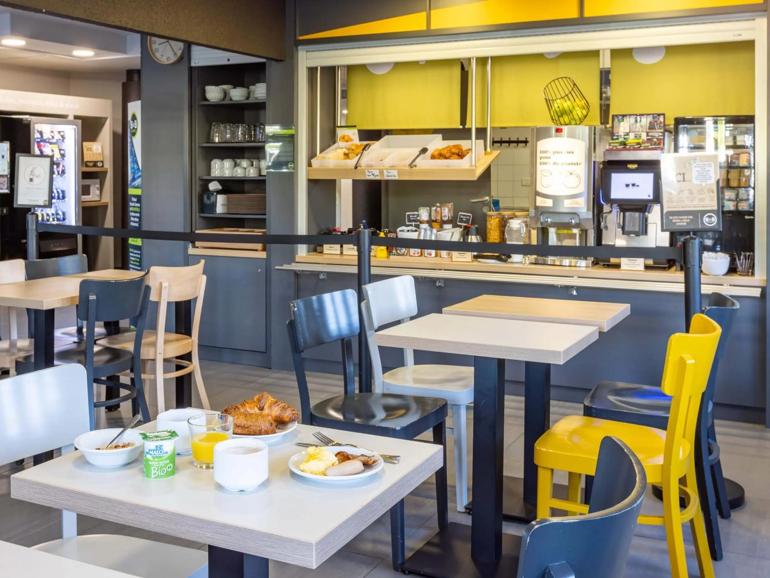 Breakfast in B&B HOTEL Rennes Est Cesson Sévigné