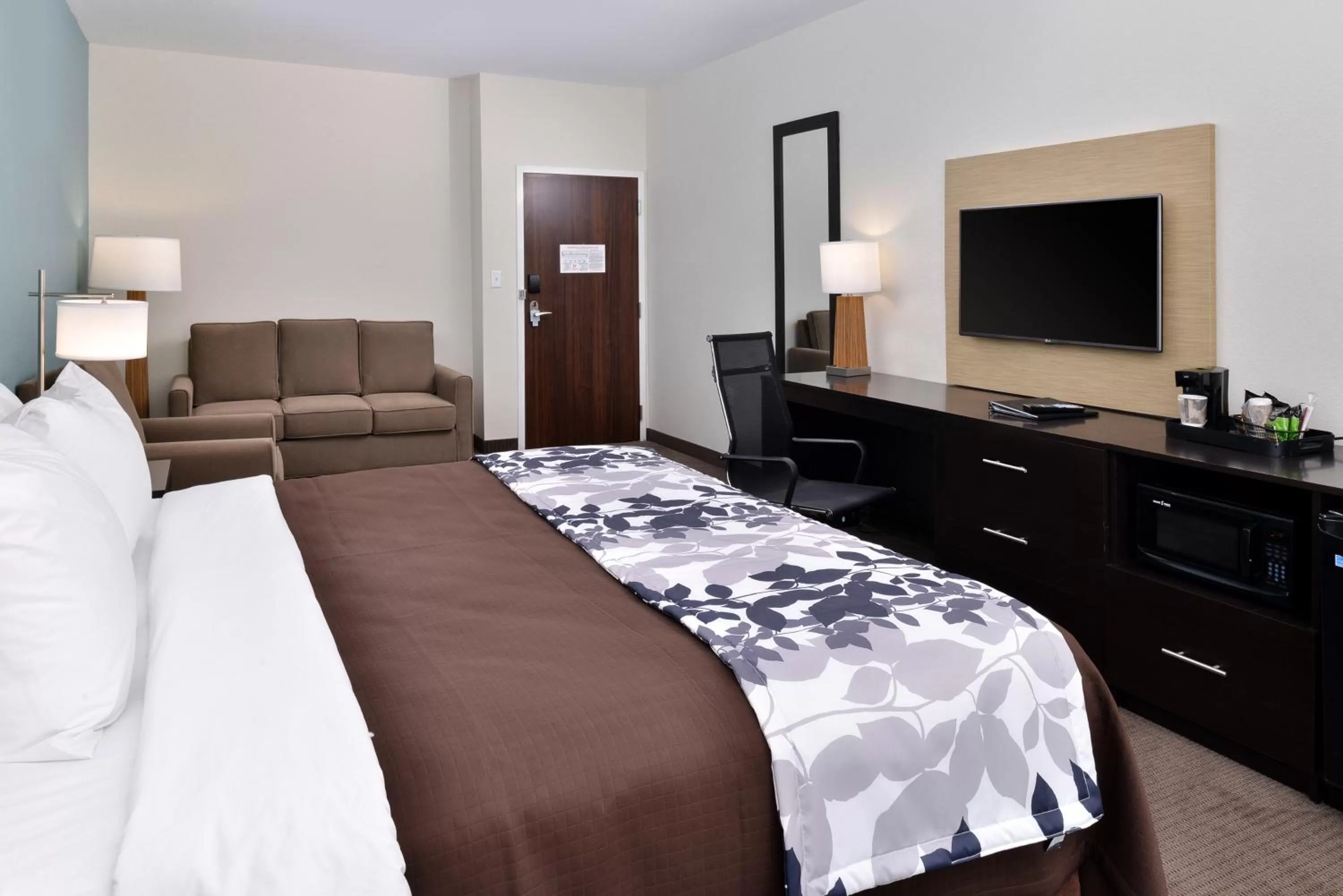 TV and multimedia, Bed in Sleep Inn & Suites Meridian - Bonita Lakes