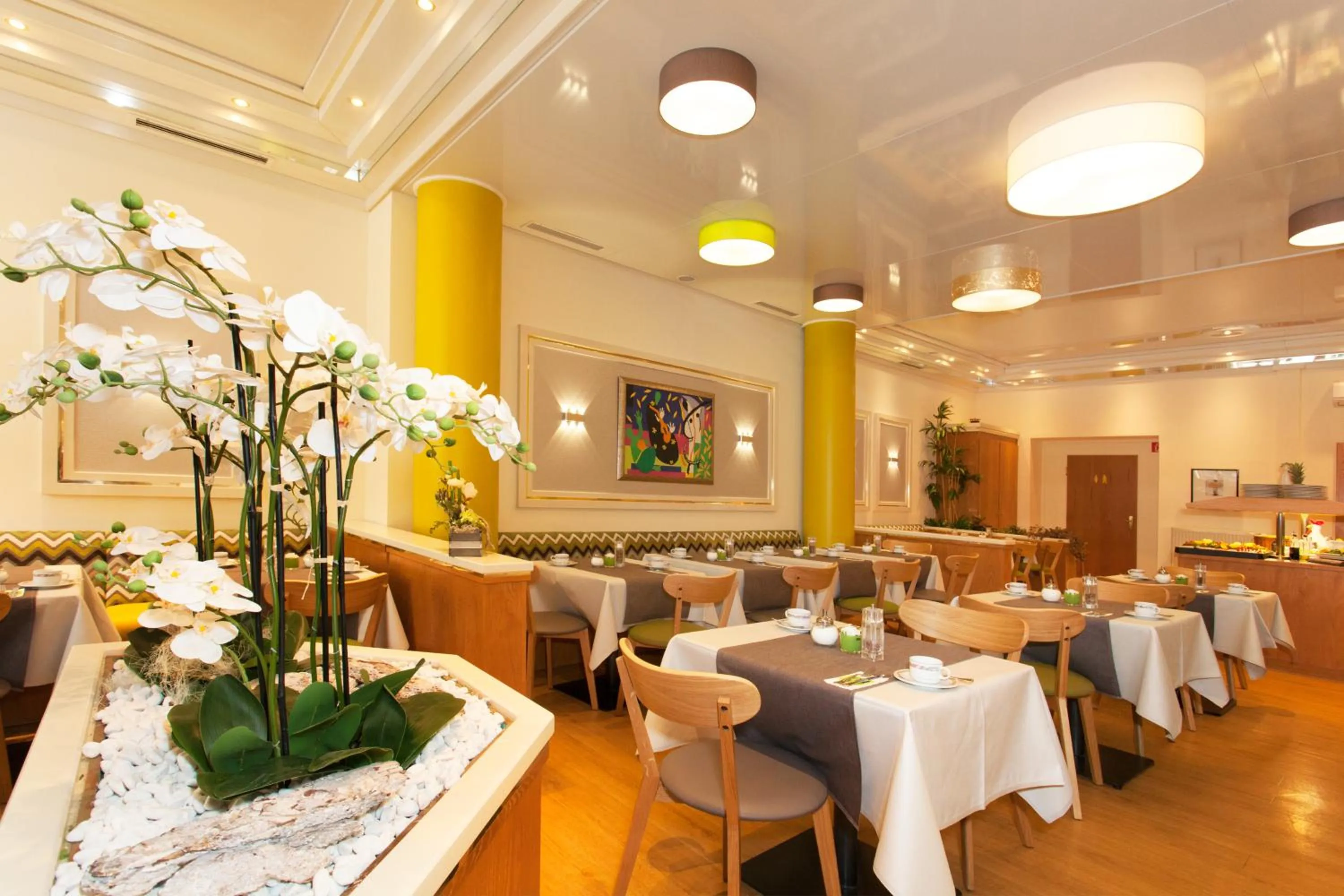 Restaurant/places to eat in The Domicil Hotel Frankfurt City