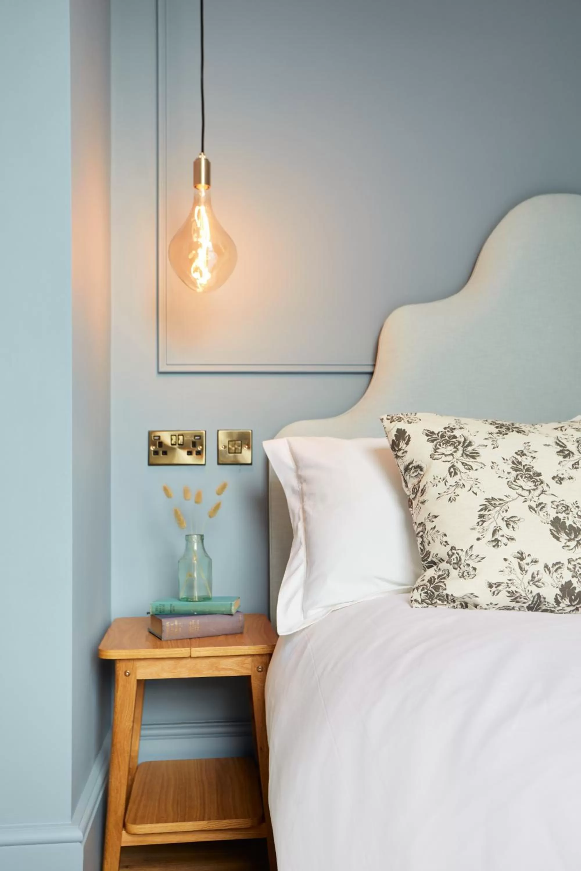 Bed in Railway House York by Chateau Anna