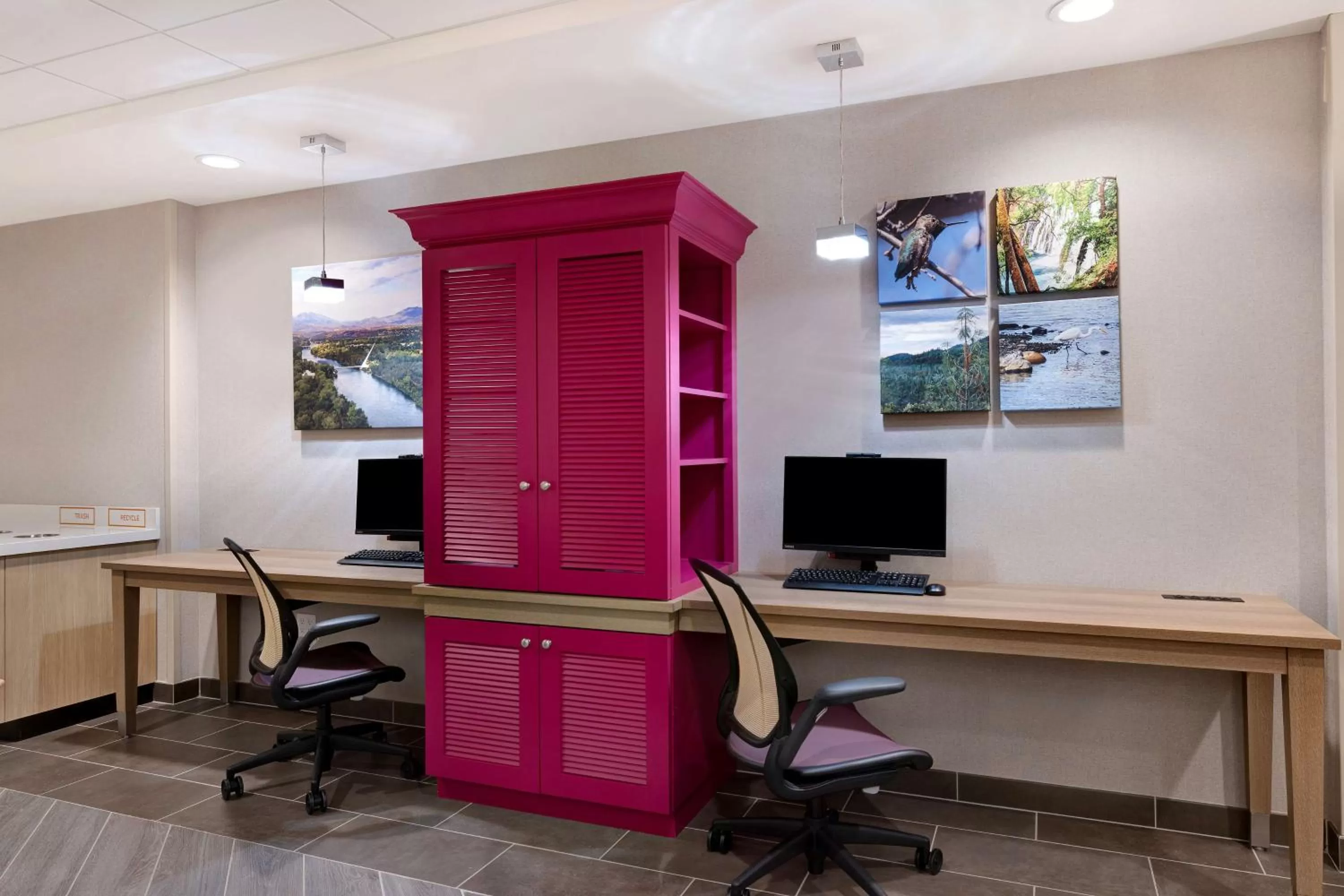 Lobby or reception in Home2 Suites By Hilton Redding