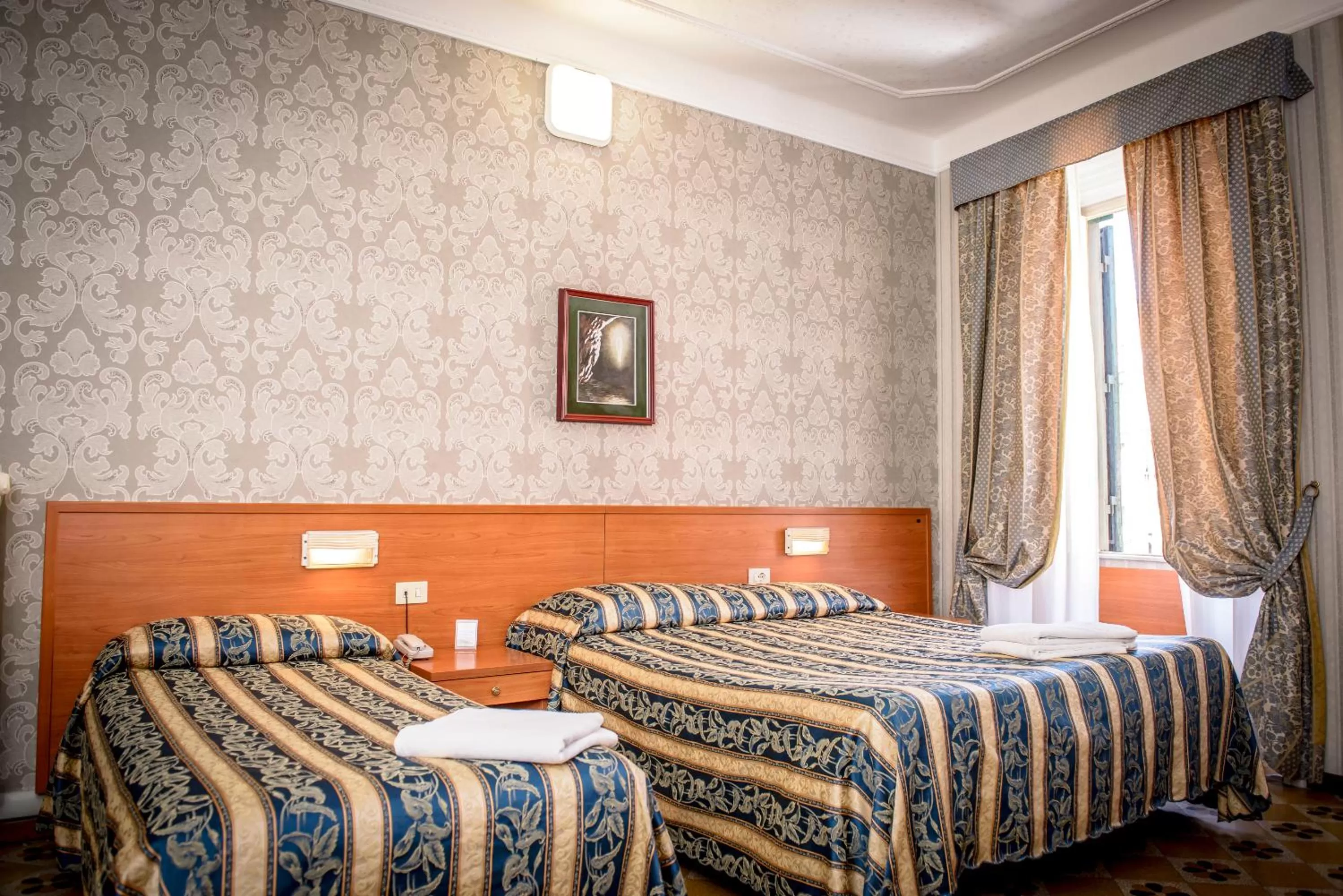 Bedroom, Bed in Hotel Emmaus