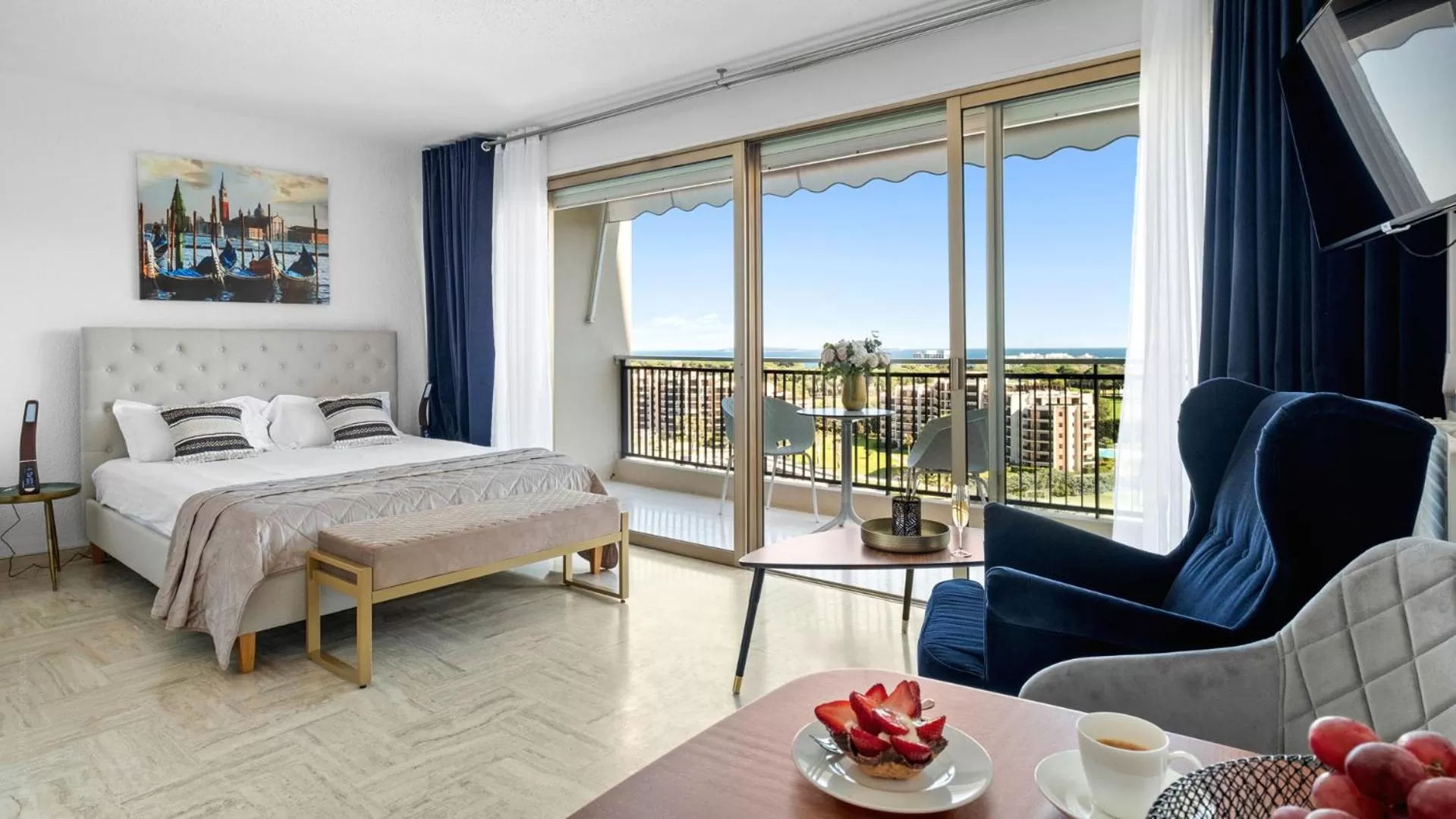 Bed in Cannes Marina Appart Hotel Mandelieu