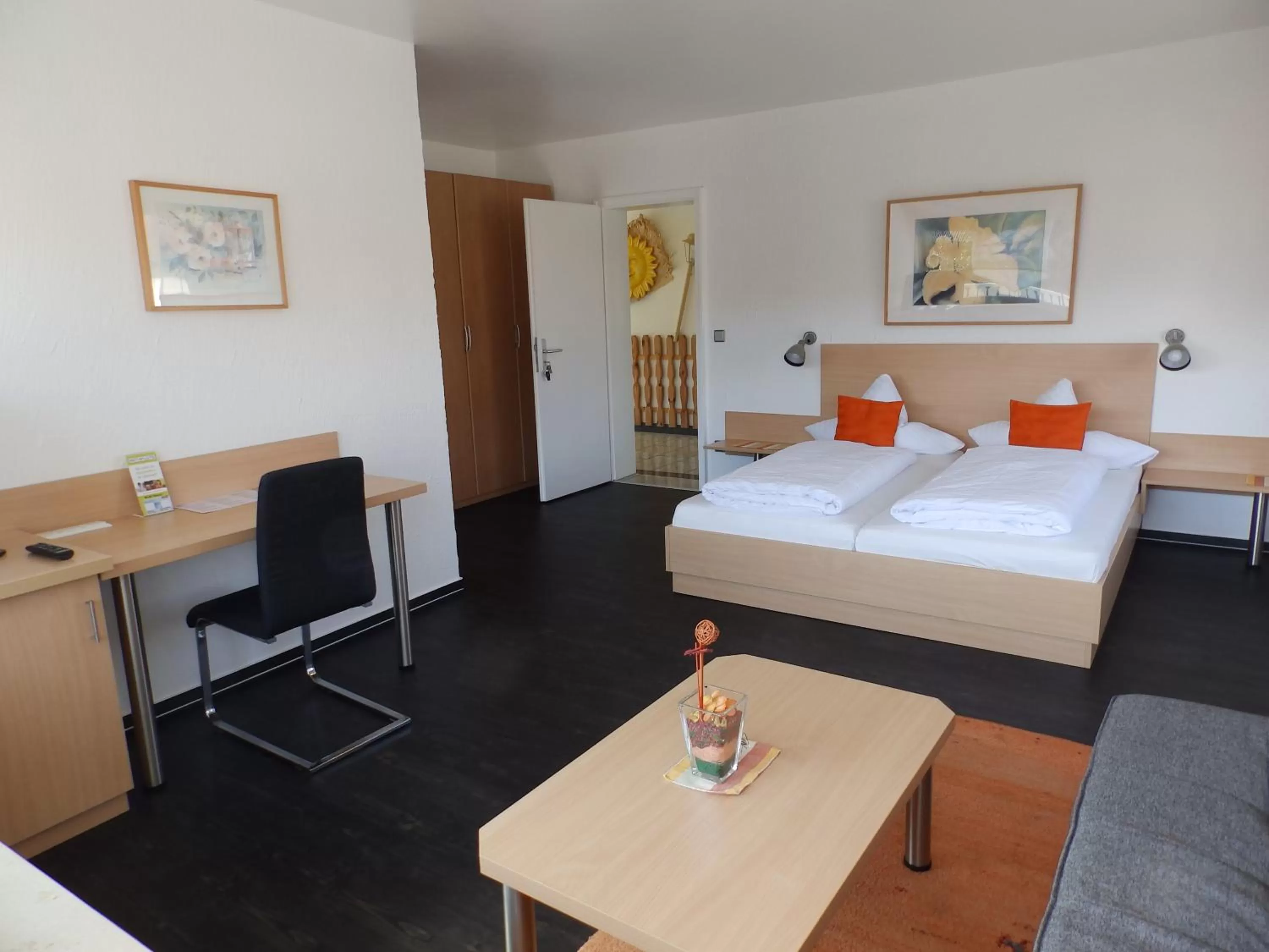 Photo of the whole room, Bed in H41 Inn Hotel Garni Freiburg
