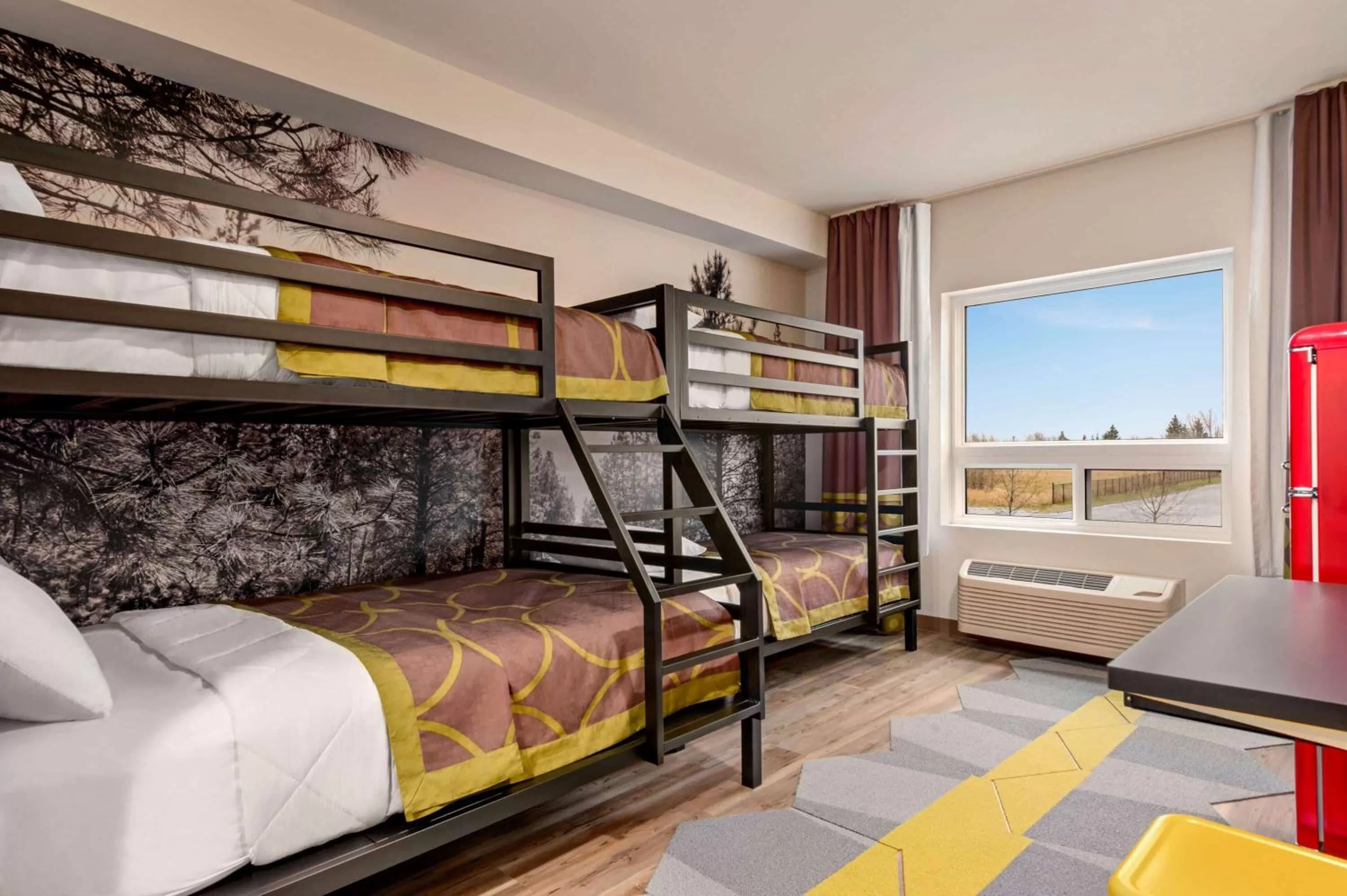 Photo of the whole room, Bed in Super 8 by Wyndham Thompson